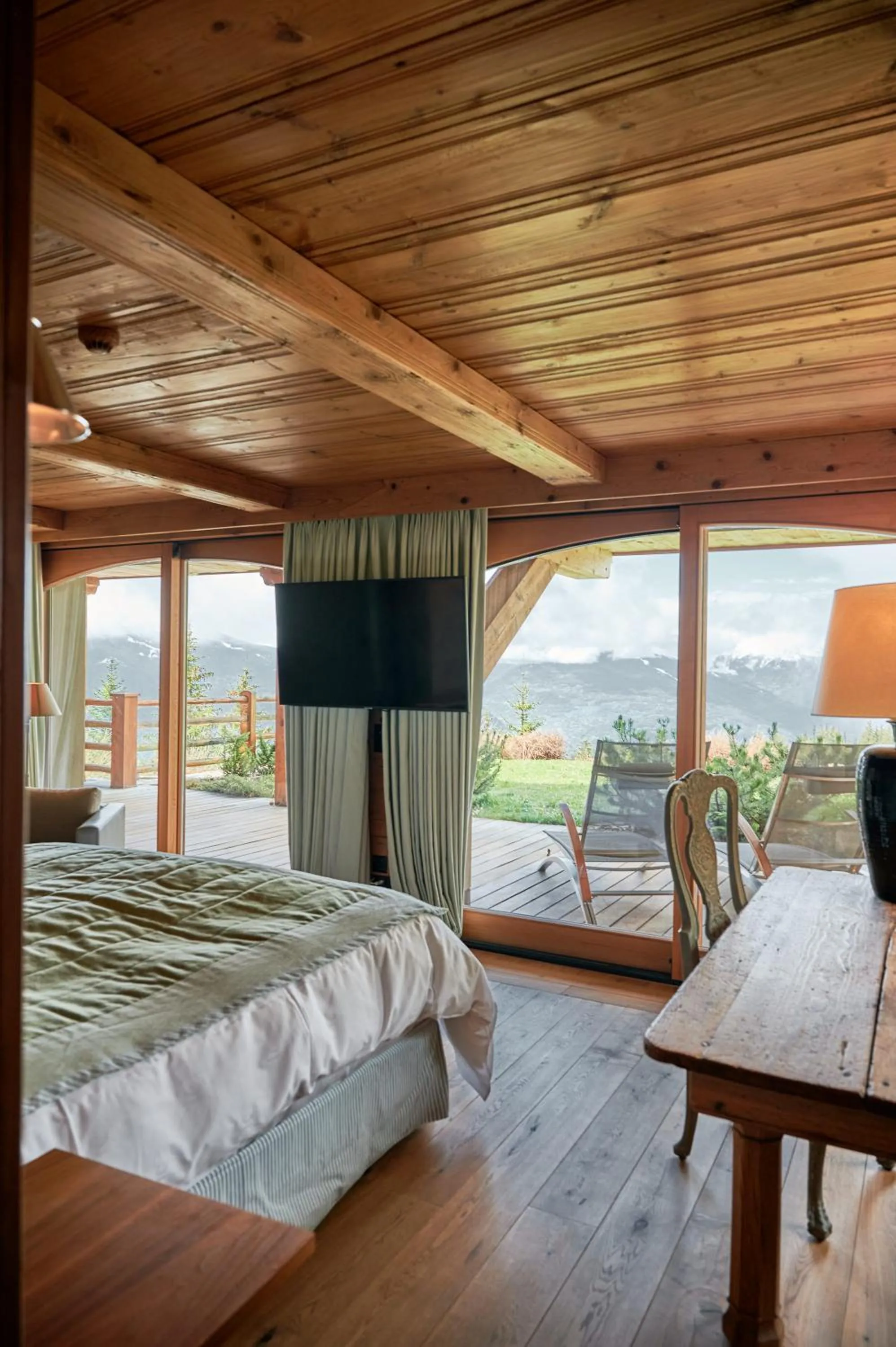 Balcony/Terrace, Bed in LeCrans