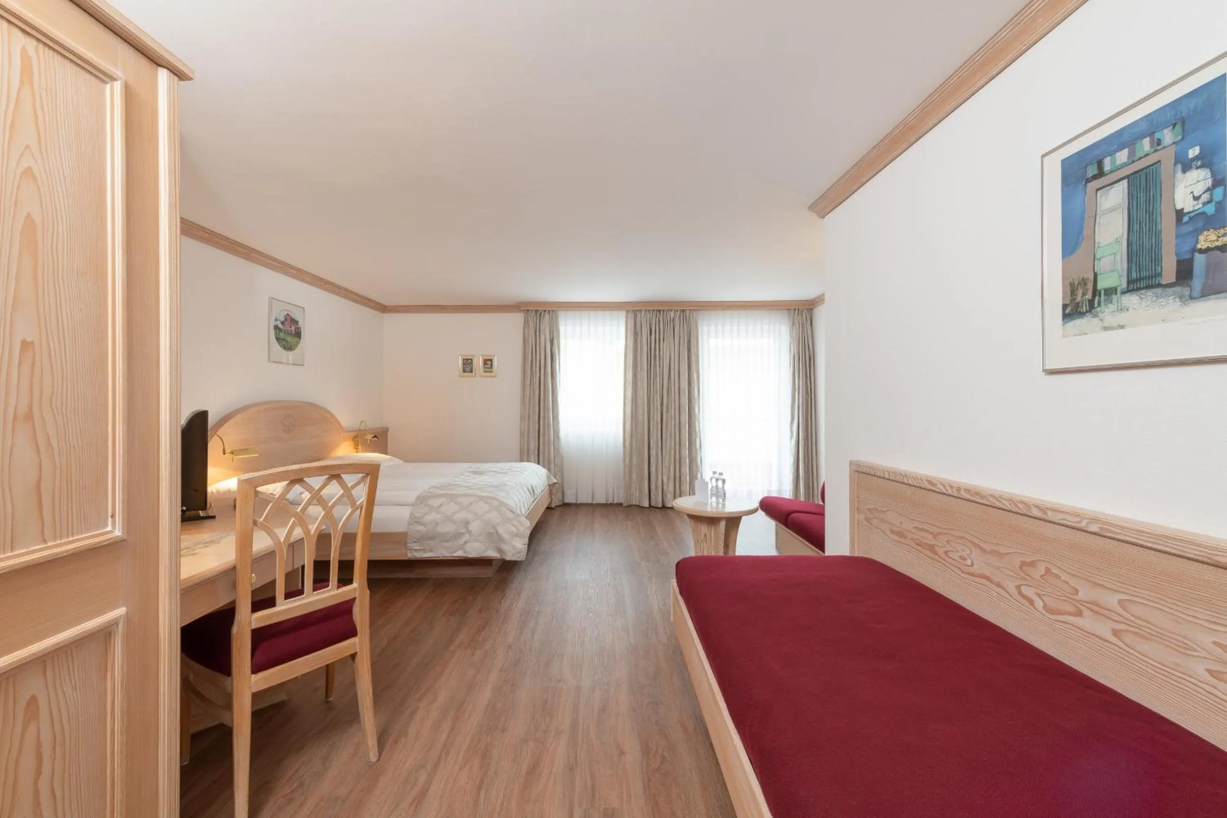 Photo of the whole room, Bed in Hotel Post Sils Maria