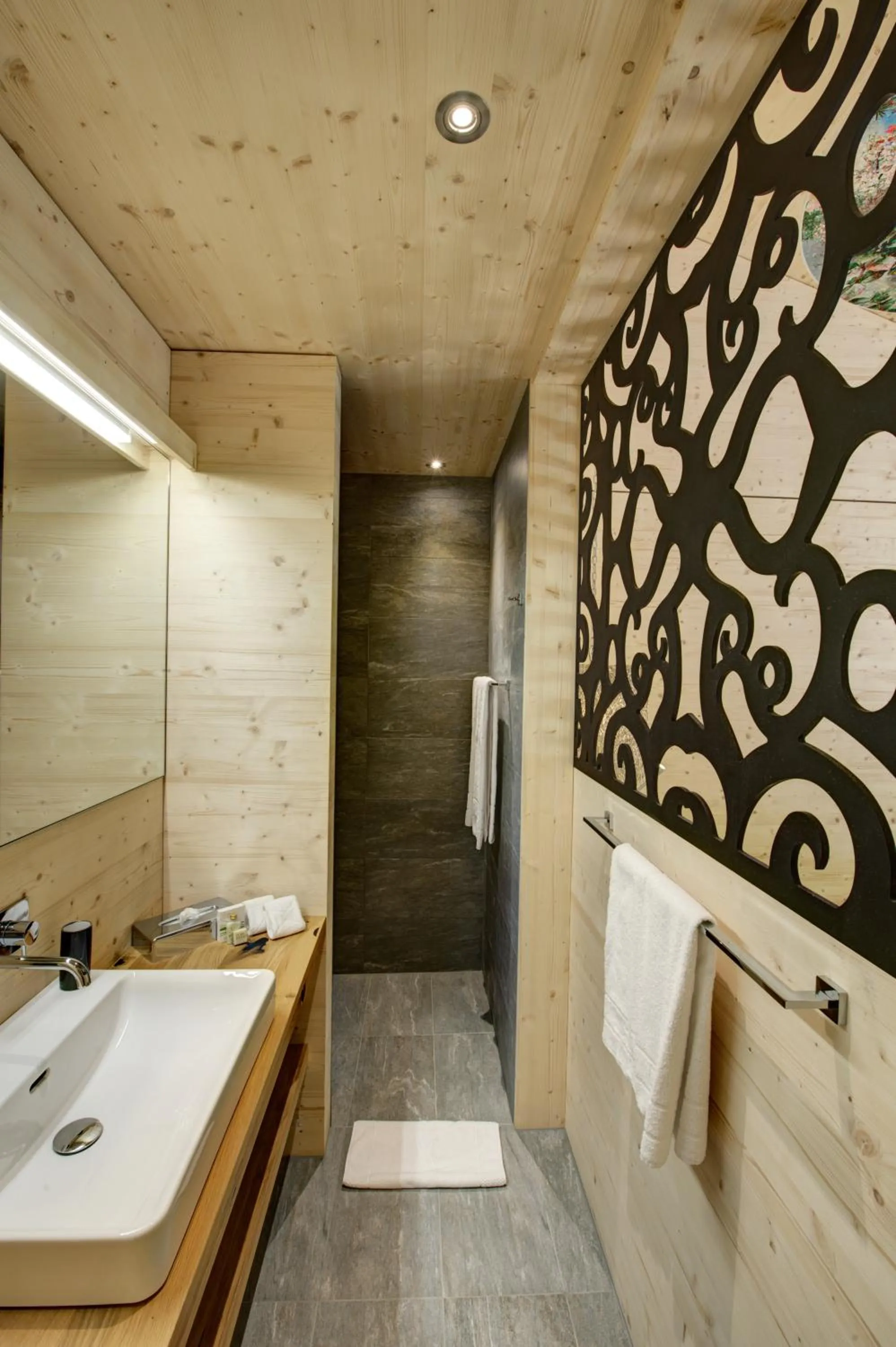 Bathroom in Hotel Rovanada Wellness & BergNatur