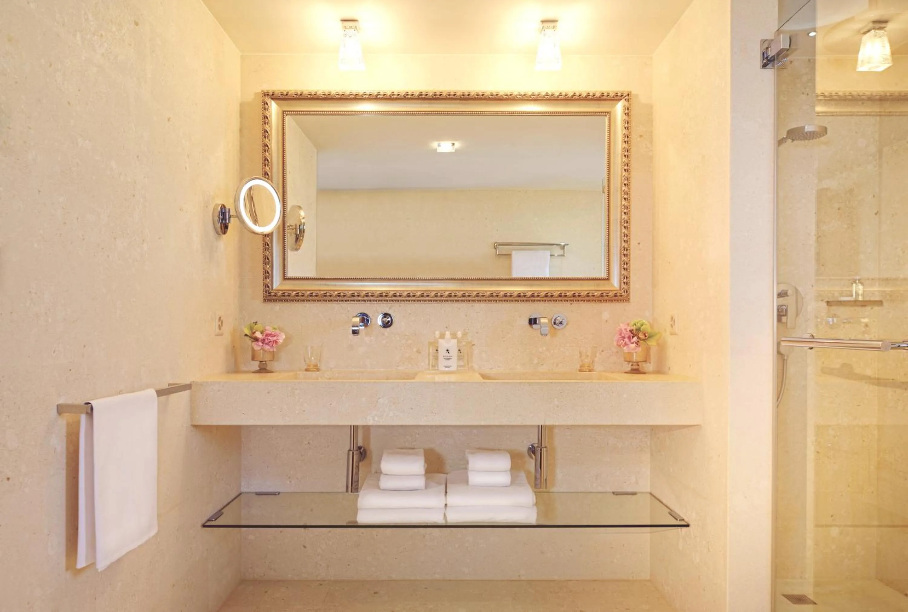 Bathroom in Guarda Golf Hotel & Residences