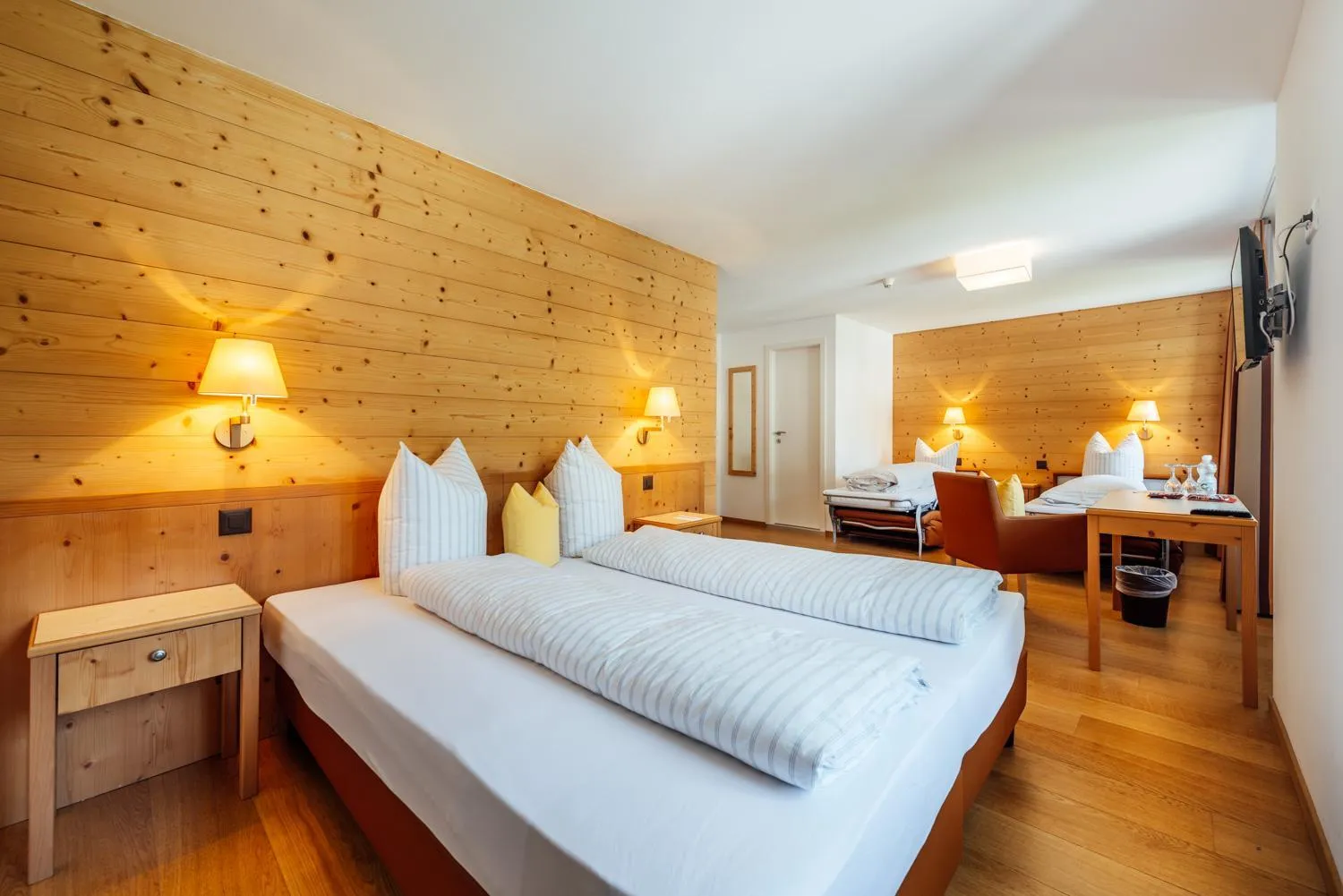 Photo of the whole room, Bed in Hotel-Restaurant Bellevue