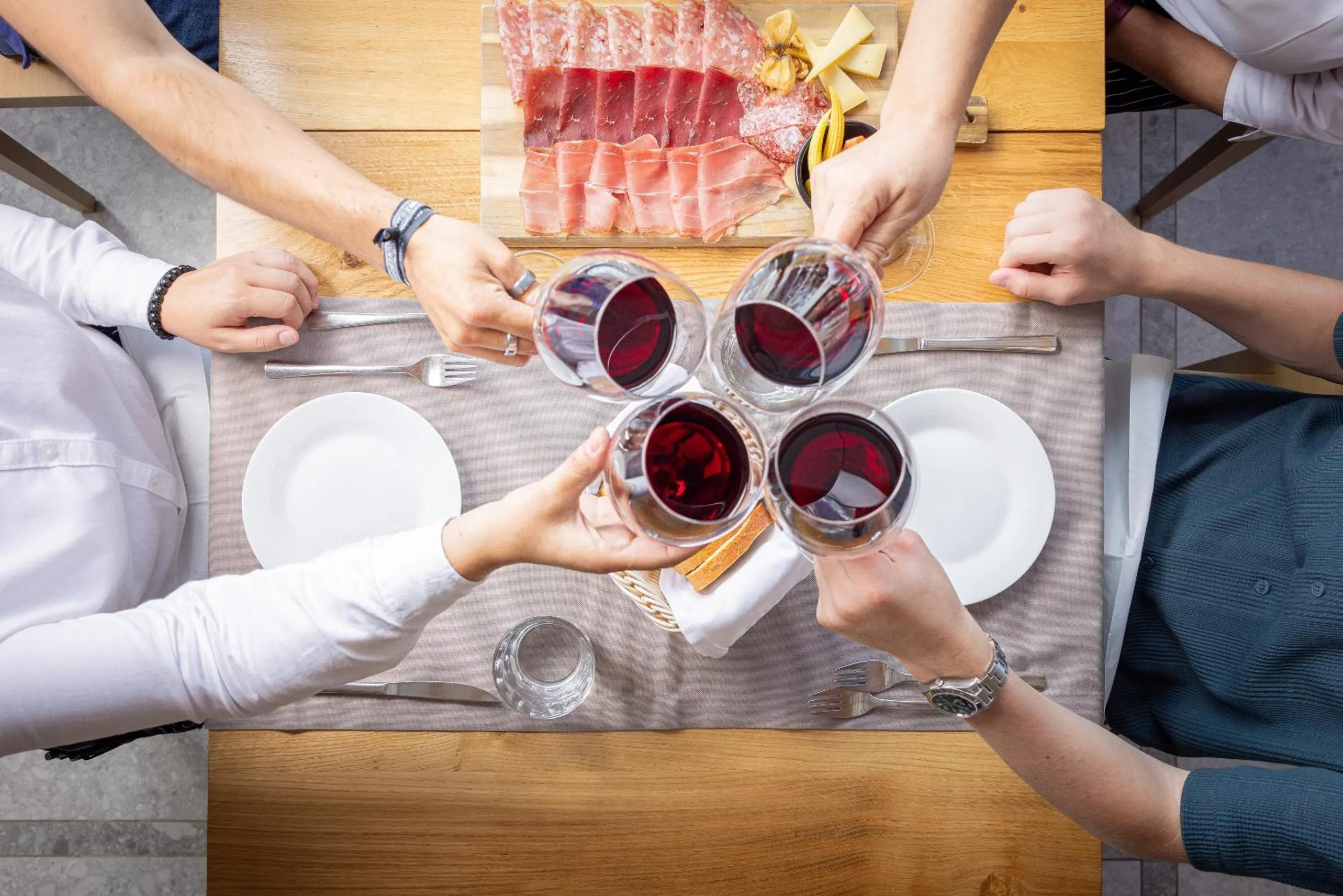 Restaurant/places to eat in Hotel Sonne St. Moritz 3* Superior