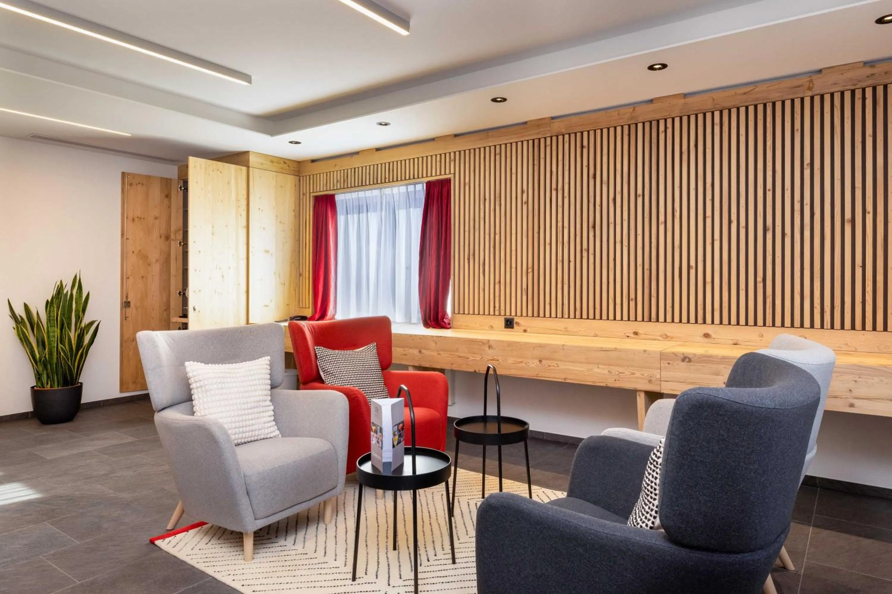 Seating area in Hotel Sonne St. Moritz 3* Superior