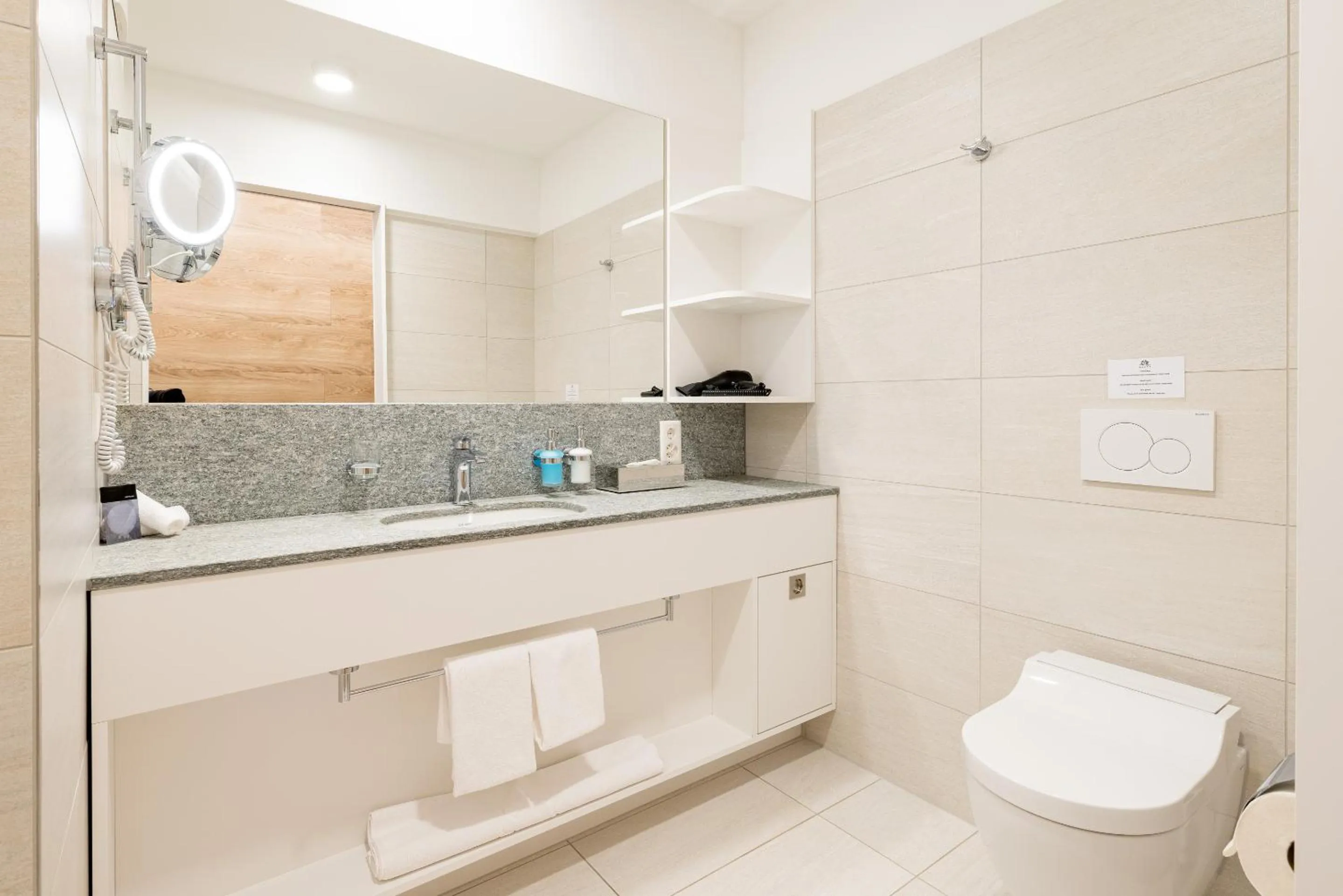 Shower in Hotel Sonne St. Moritz 3* Superior