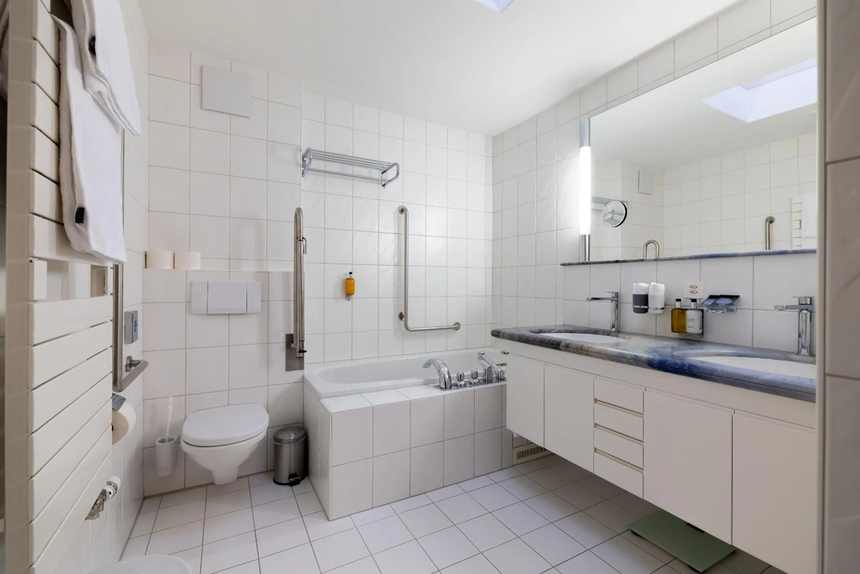 Bathroom in Hotel Sonne St. Moritz 3* Superior