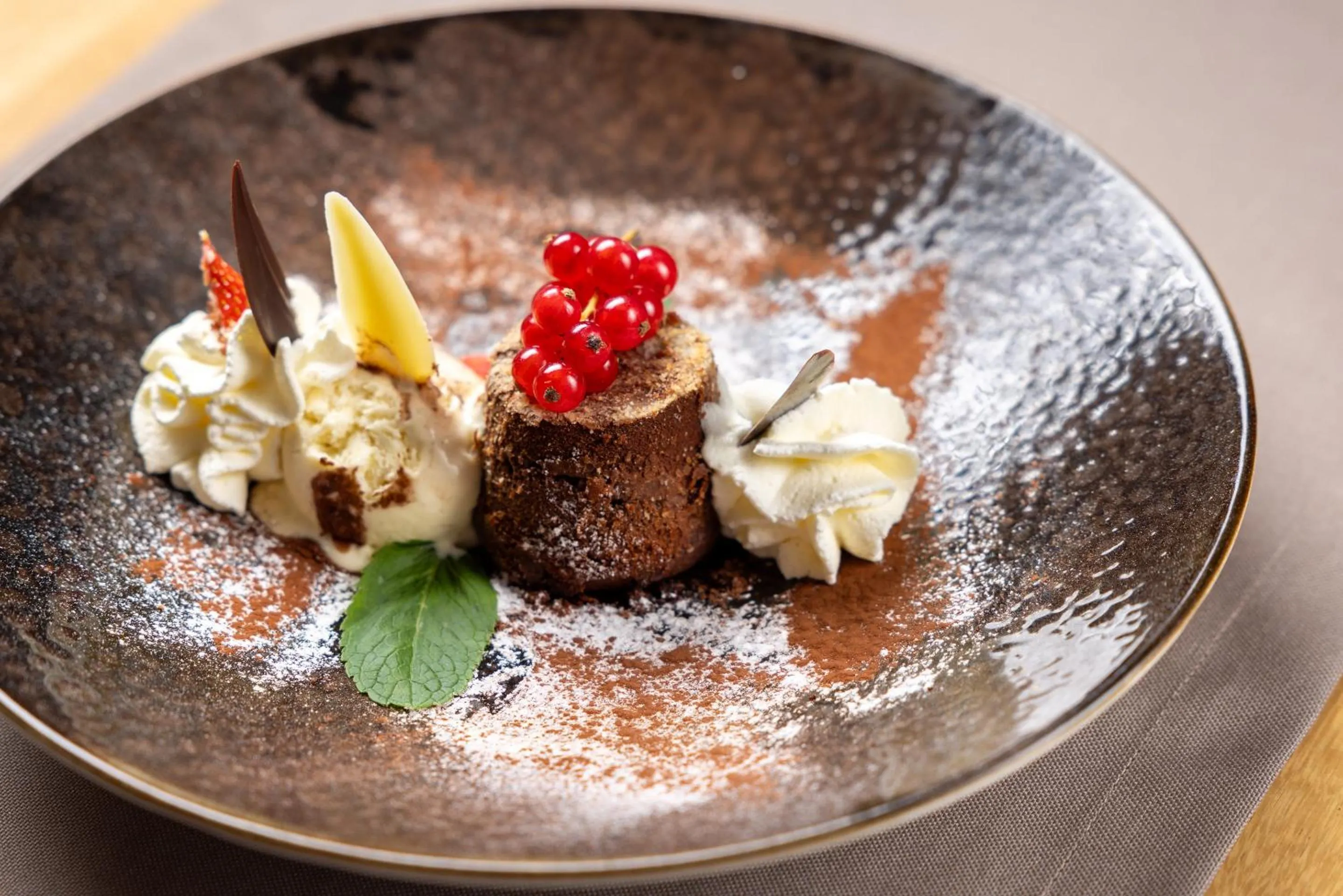 Restaurant/places to eat in Hotel Sonne St. Moritz 3* Superior