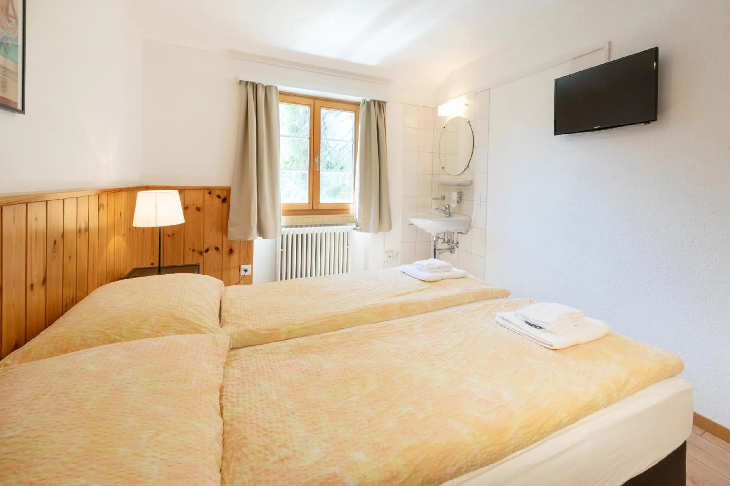 Photo of the whole room, Bed in Hostel by Randolins