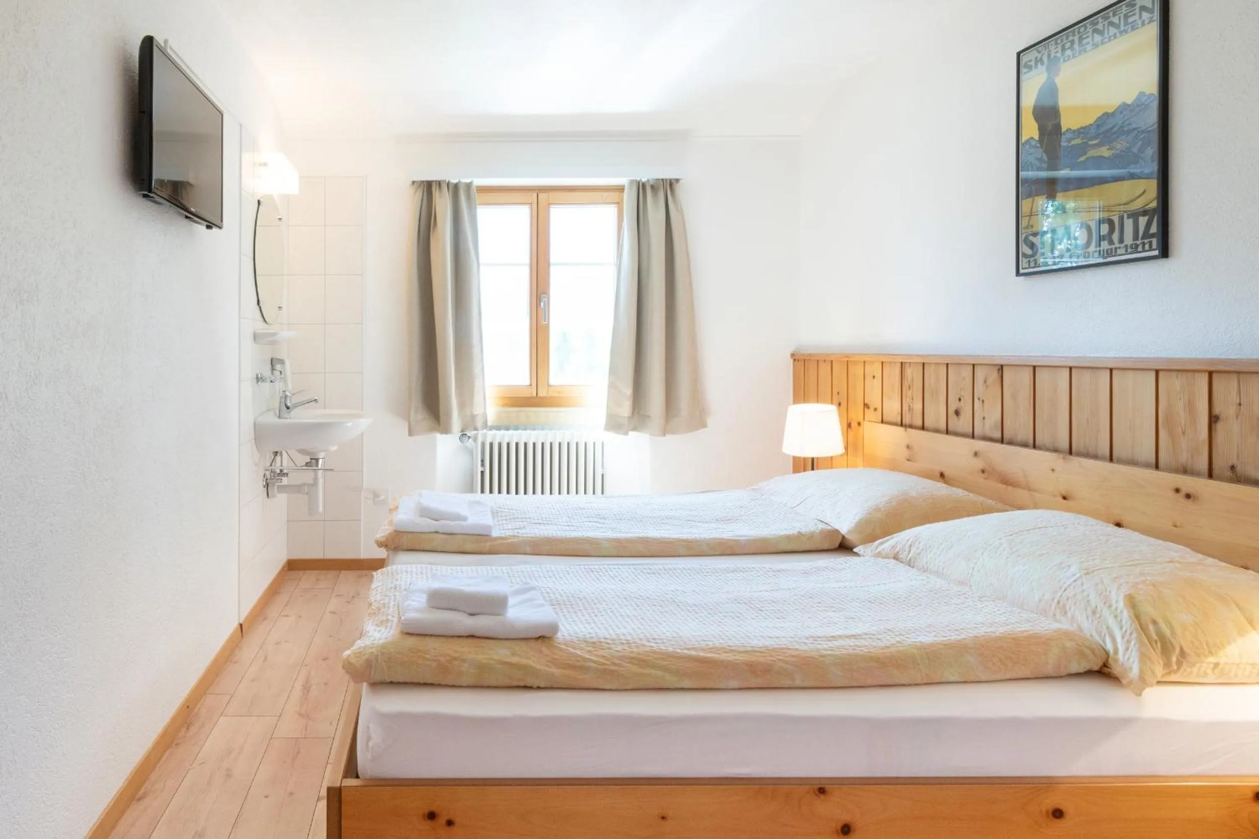 Photo of the whole room, Bed in Hostel by Randolins