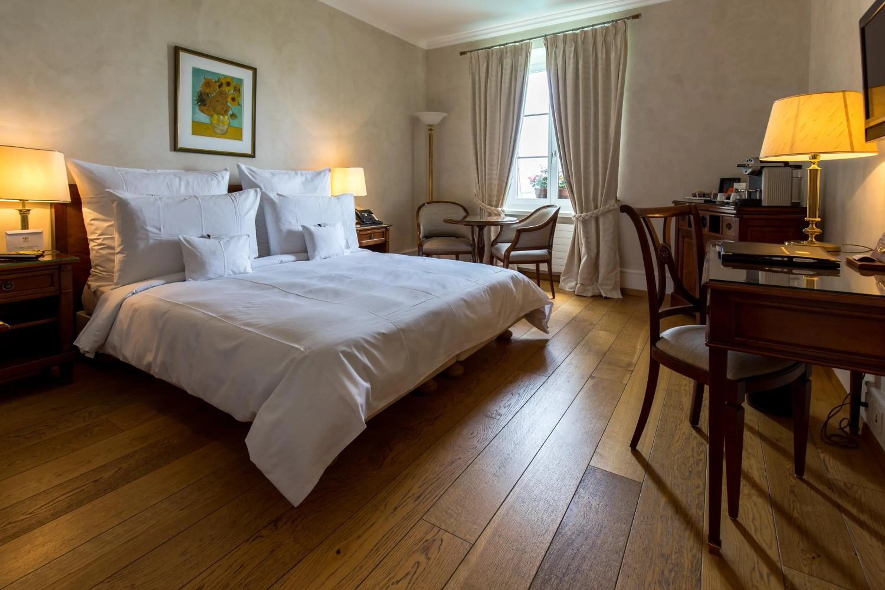 Photo of the whole room, Bed in Domaine de Châteauvieux