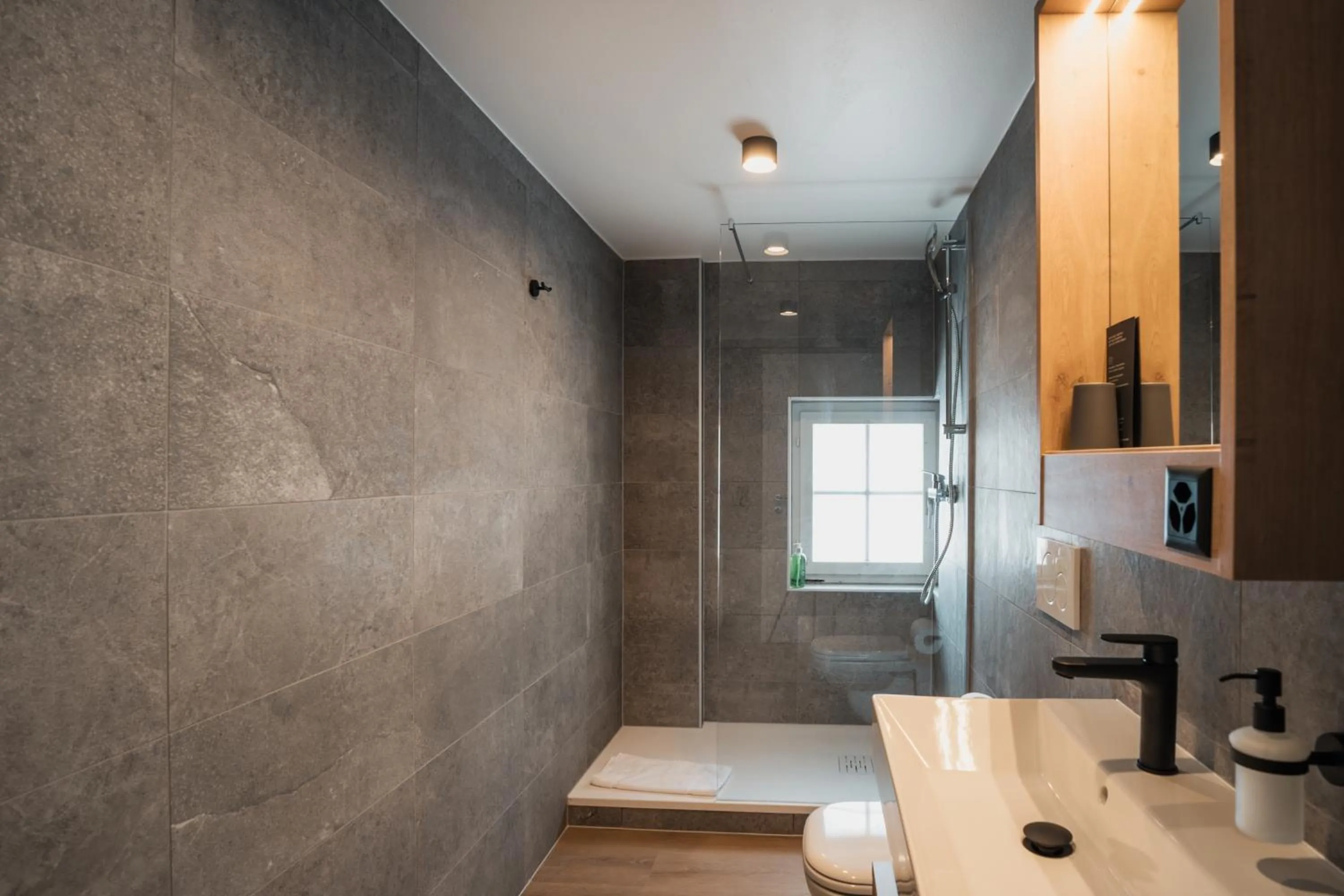 Shower in Hotel Brocco & Posta