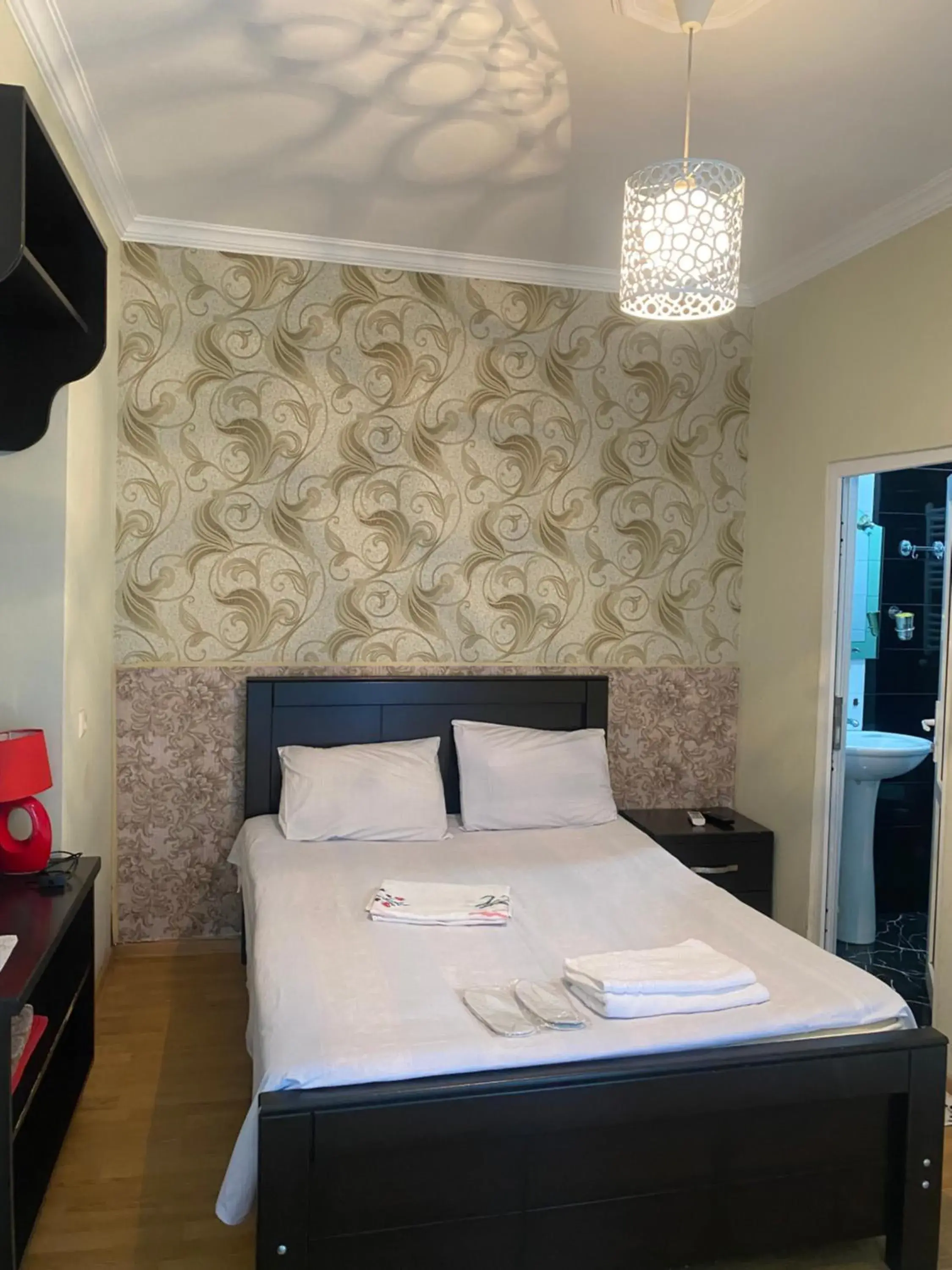 Standard Queen Room - single occupancy in Hotel Mariana Standard Queen Room - single occupancy in Hotel Mariana