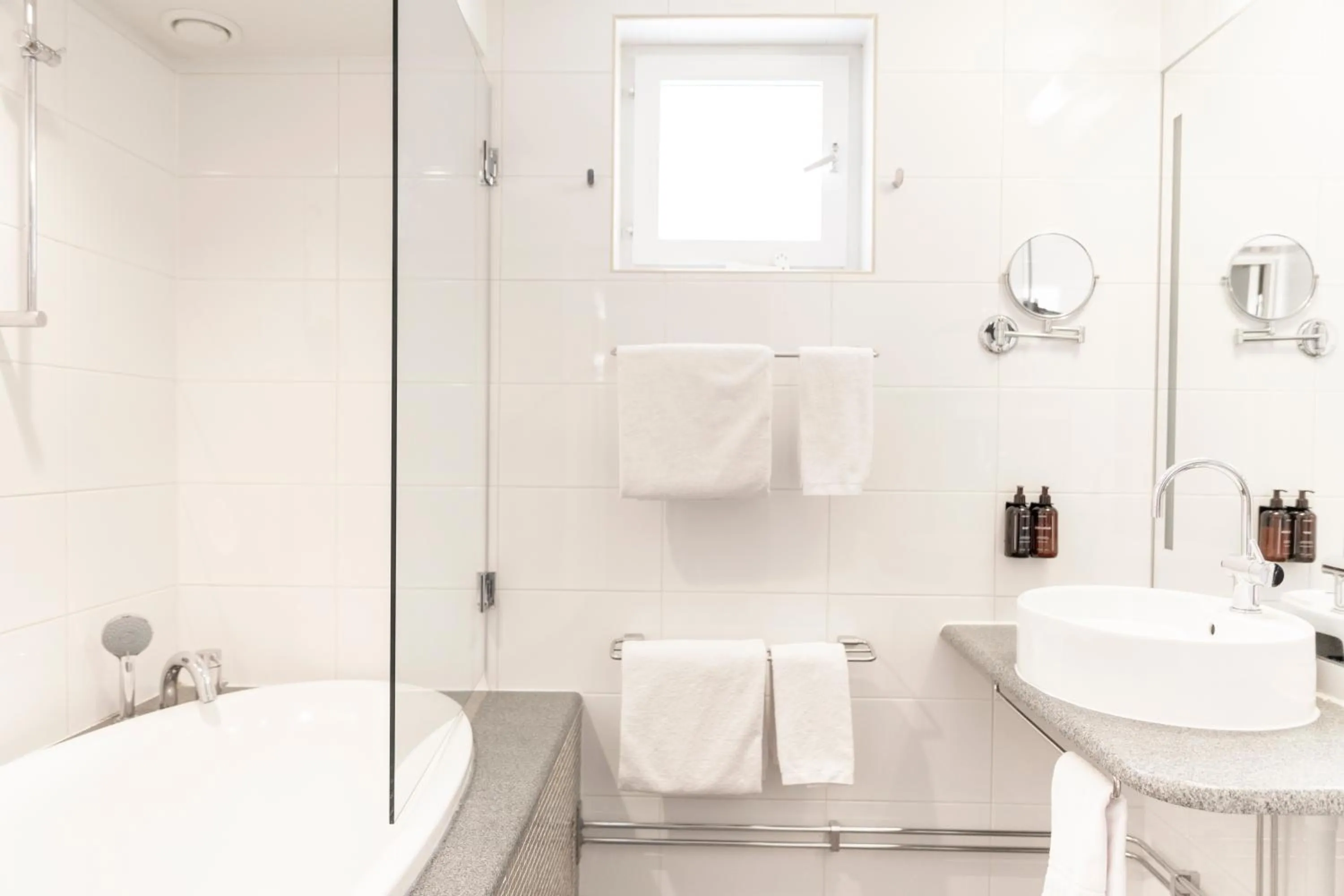 Bathroom in Home Hotel Tapto