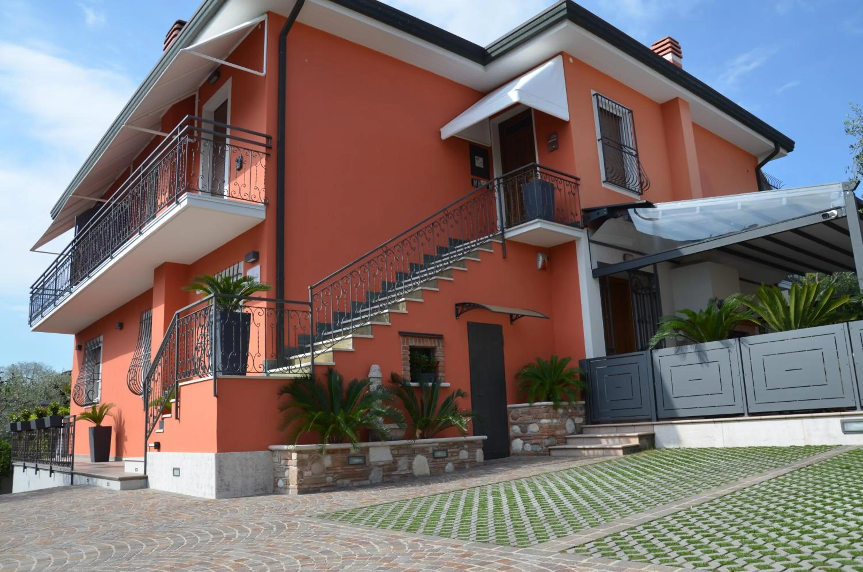 Facade/entrance in H2o