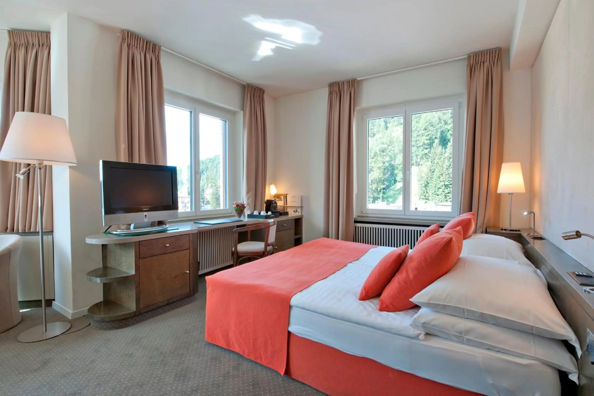 Photo of the whole room, Bed in Hotel Schweizerhof St. Moritz