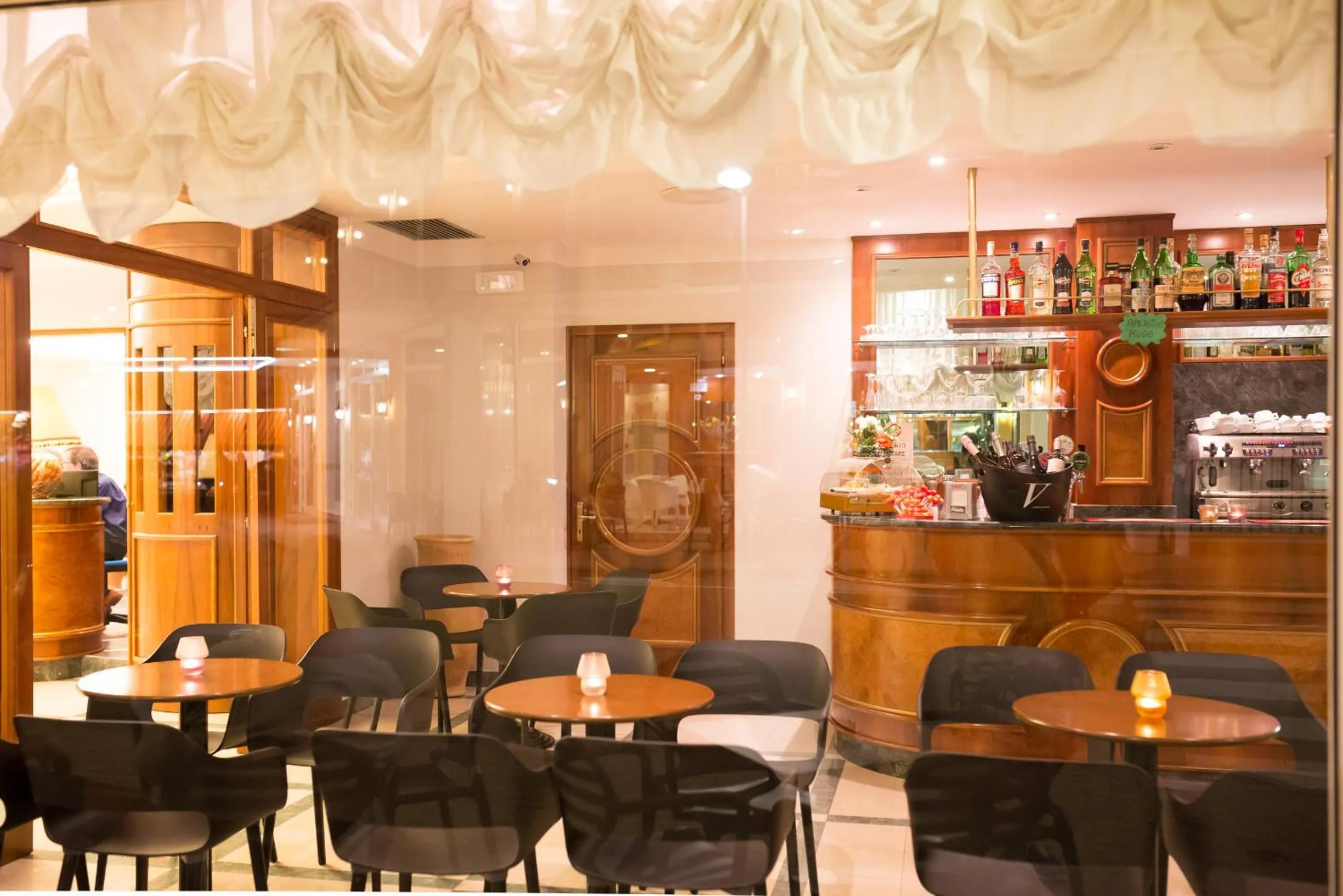 Lounge or bar in Hotel Tritone