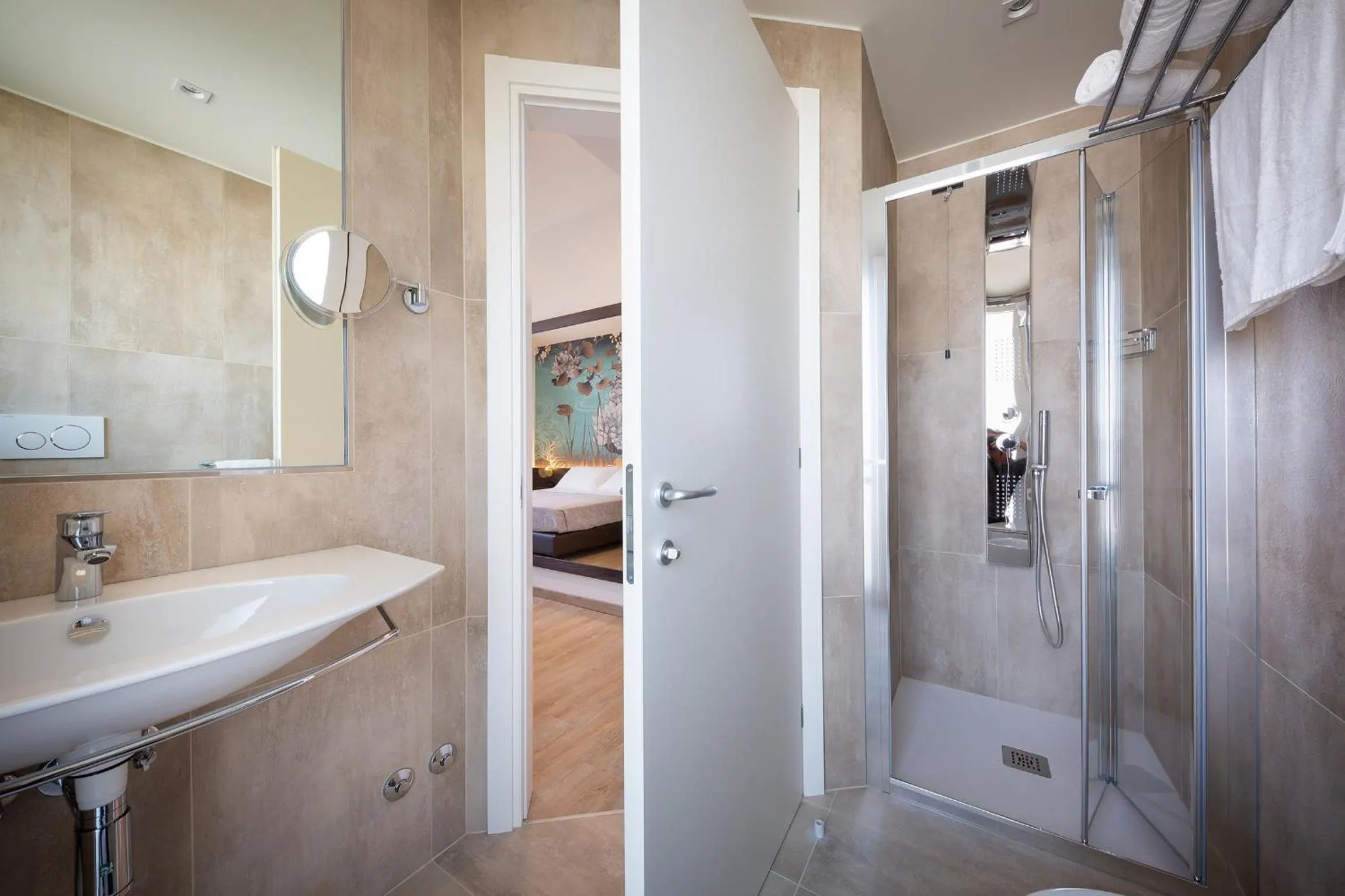 Shower in Hotel Tritone