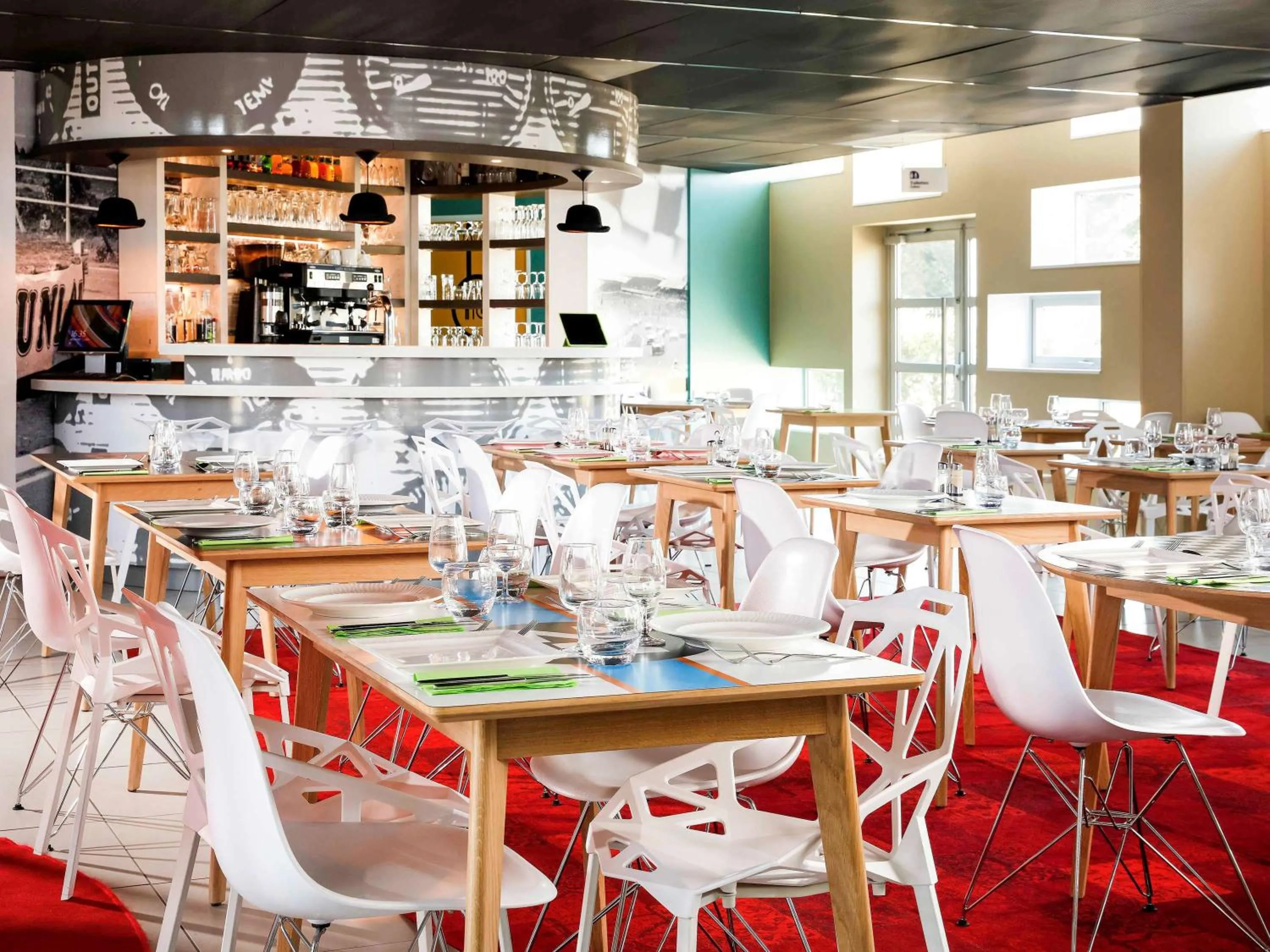 Lounge or bar in ibis Styles Le Mans Sud Mulsanne