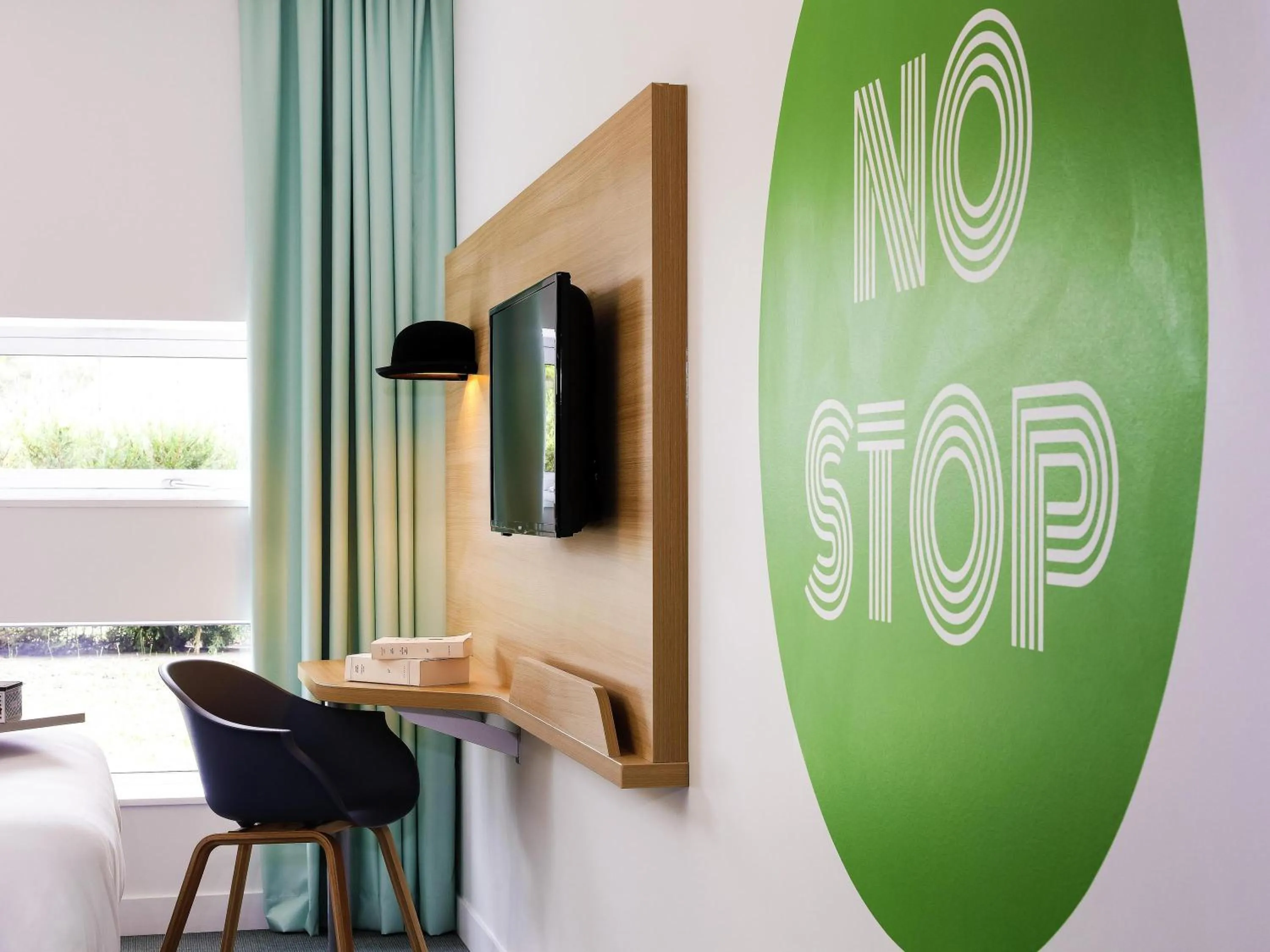 Bedroom in ibis Styles Le Mans Sud Mulsanne