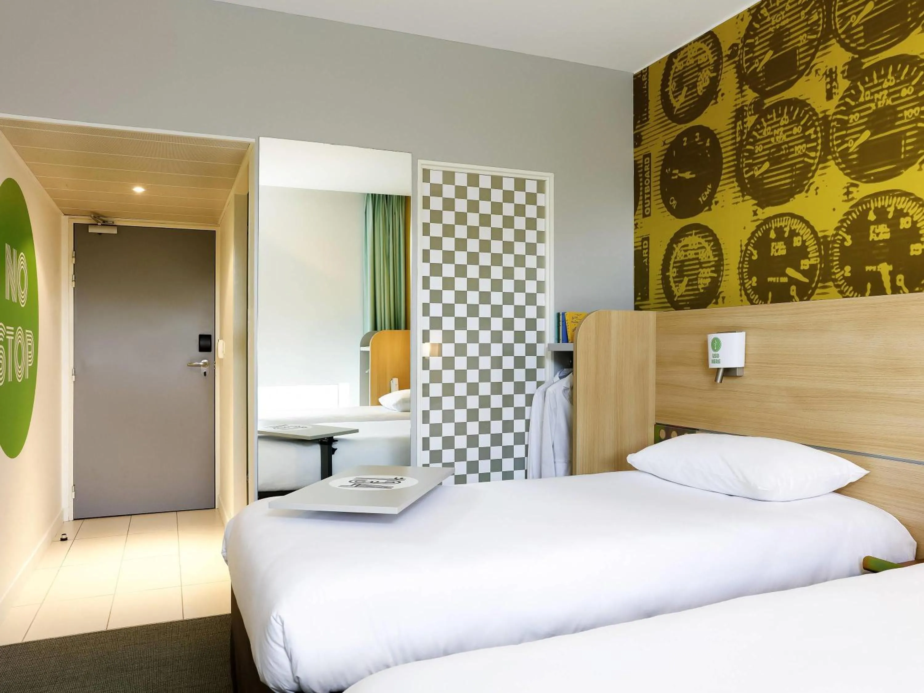 Bedroom, Bed in ibis Styles Le Mans Sud Mulsanne