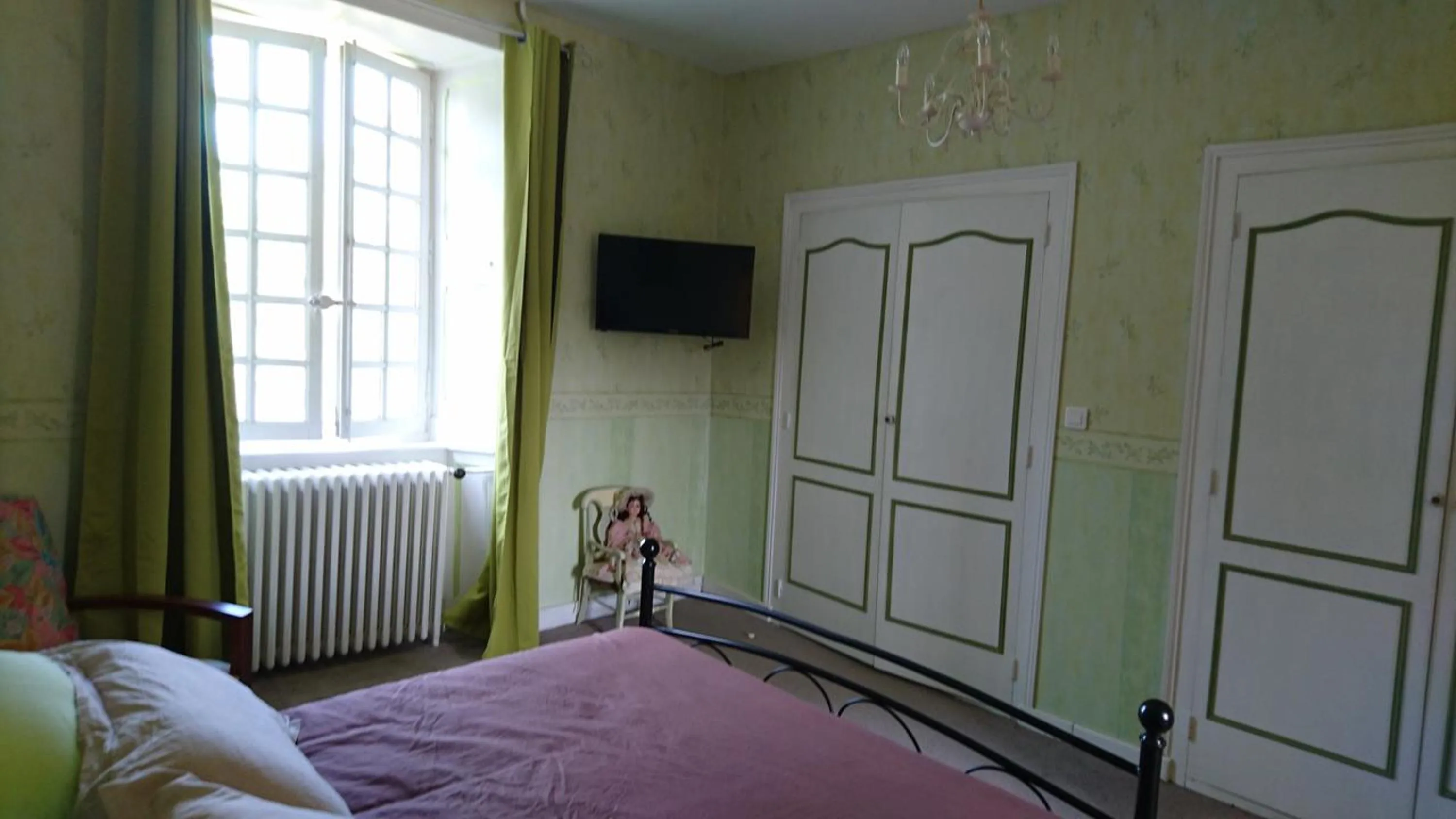 Day, Bed in Pierre Deluen Domaine de la Grange de Quaire