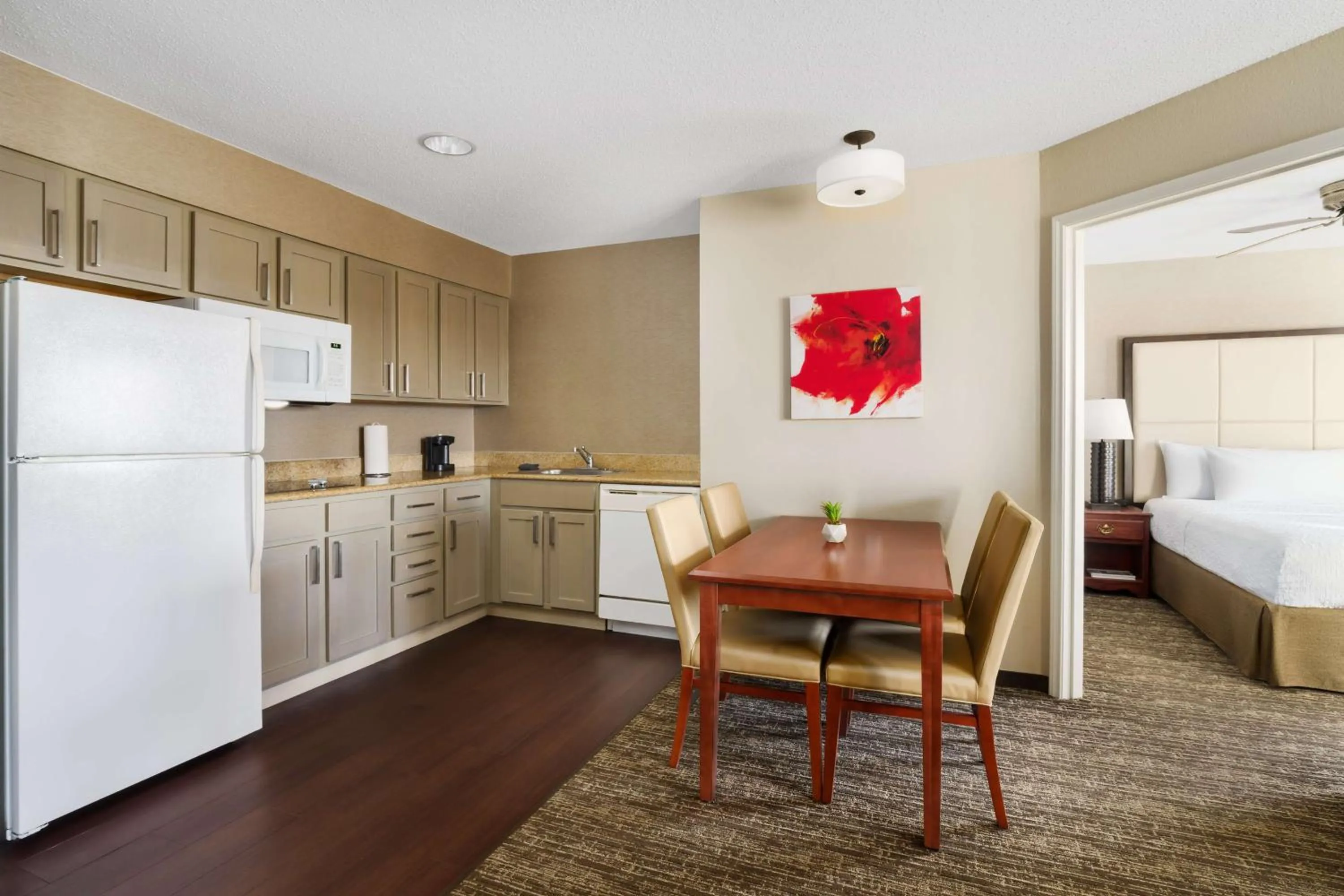 Kitchen or kitchenette, Bed in Homewood Suites by Hilton Providence-Warwick