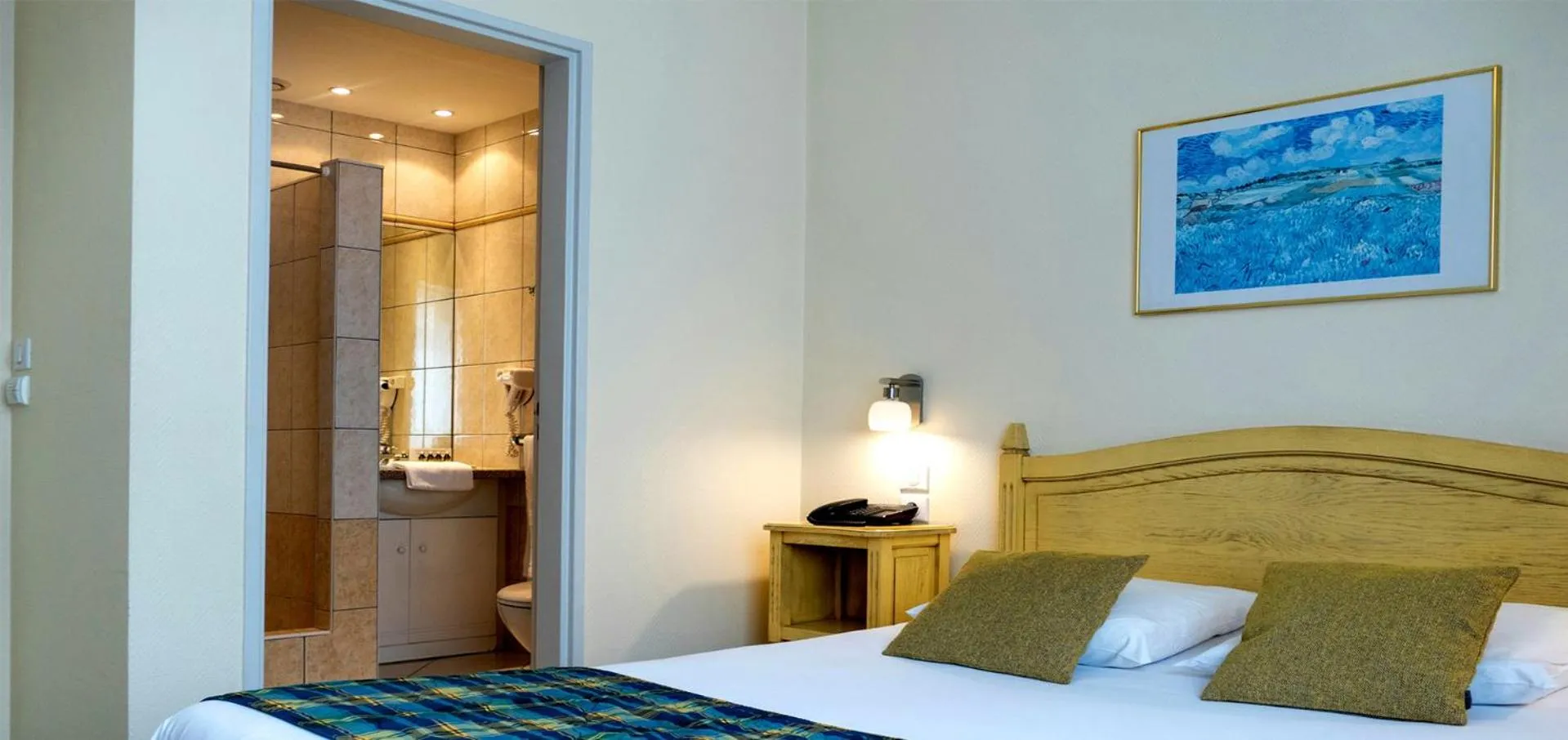 Bed in Hotel Berlioz EuroAirport Basel - Mulhouse - Freiburg