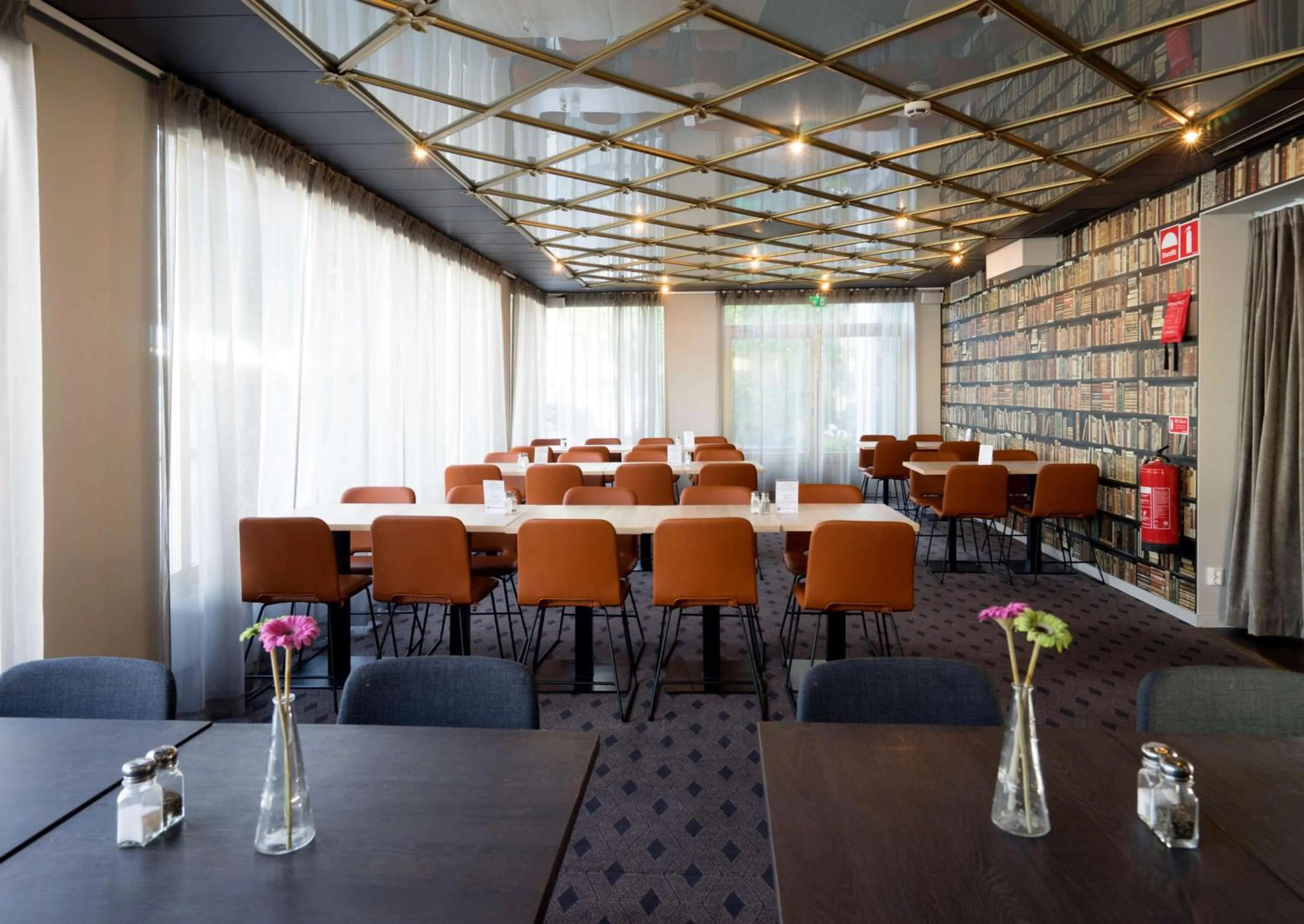 Restaurant/places to eat in Scandic Skärholmen