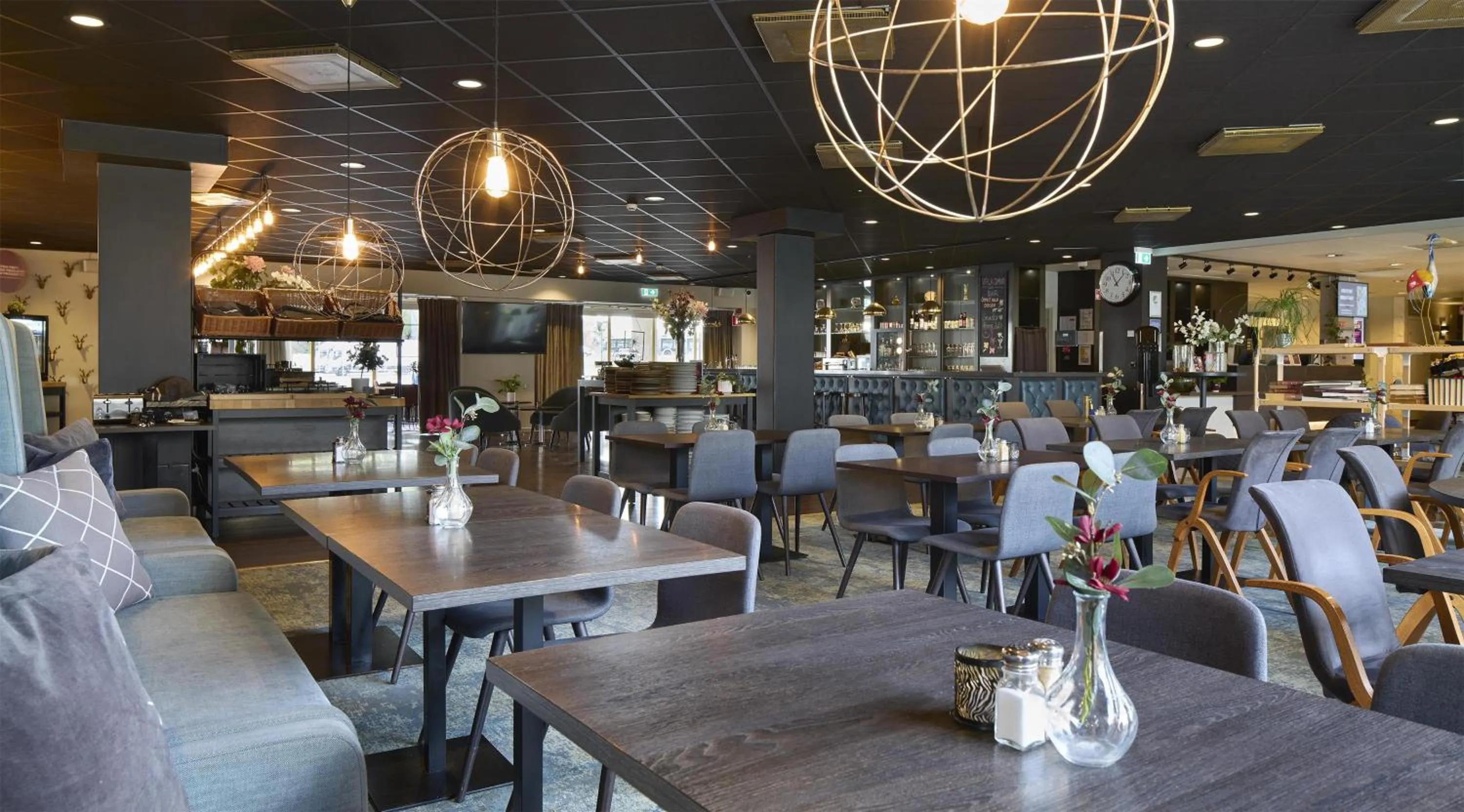 Restaurant/places to eat in Scandic Skärholmen