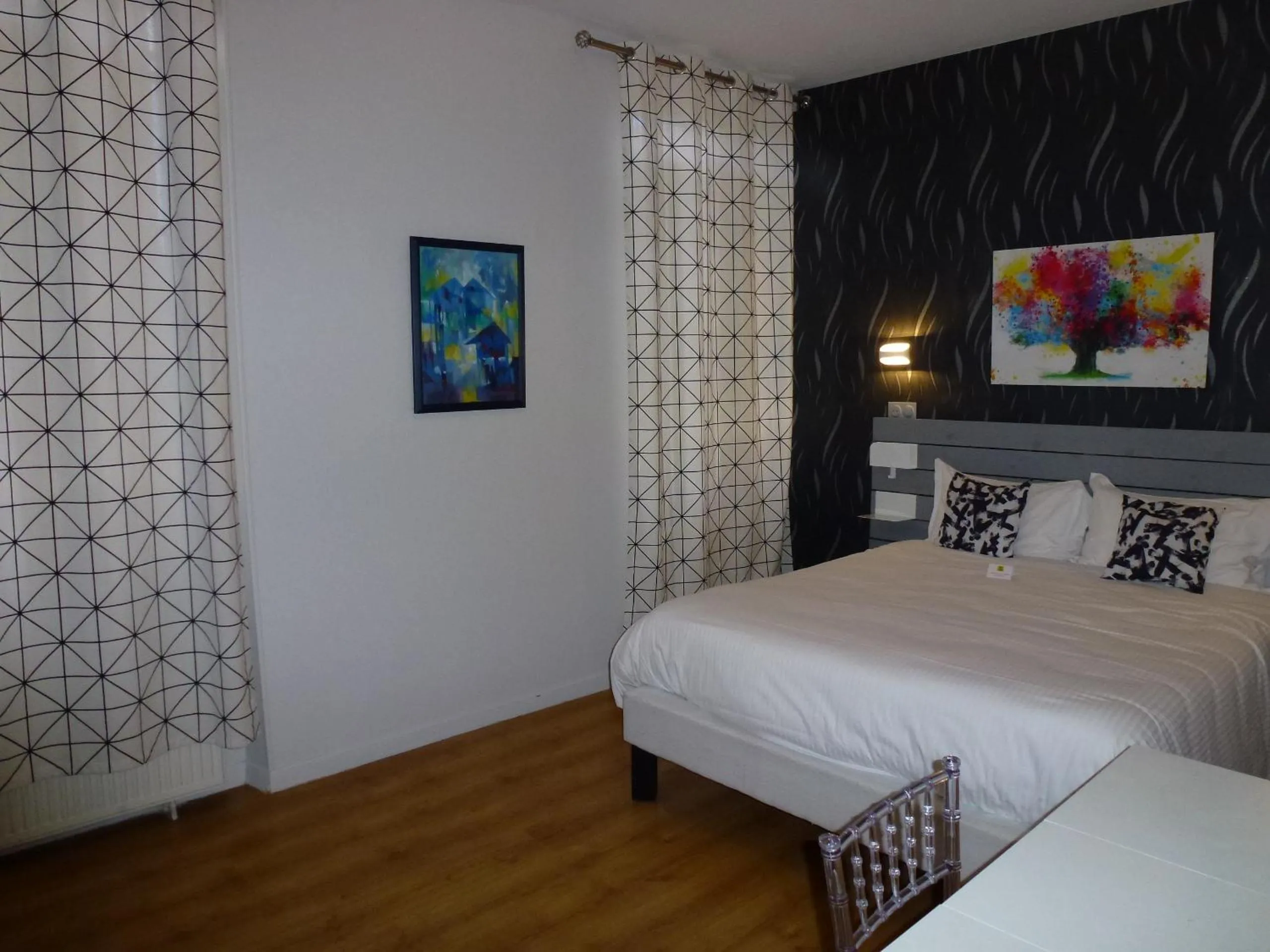 Bed in Logis Hôtel L'Arche de Noé