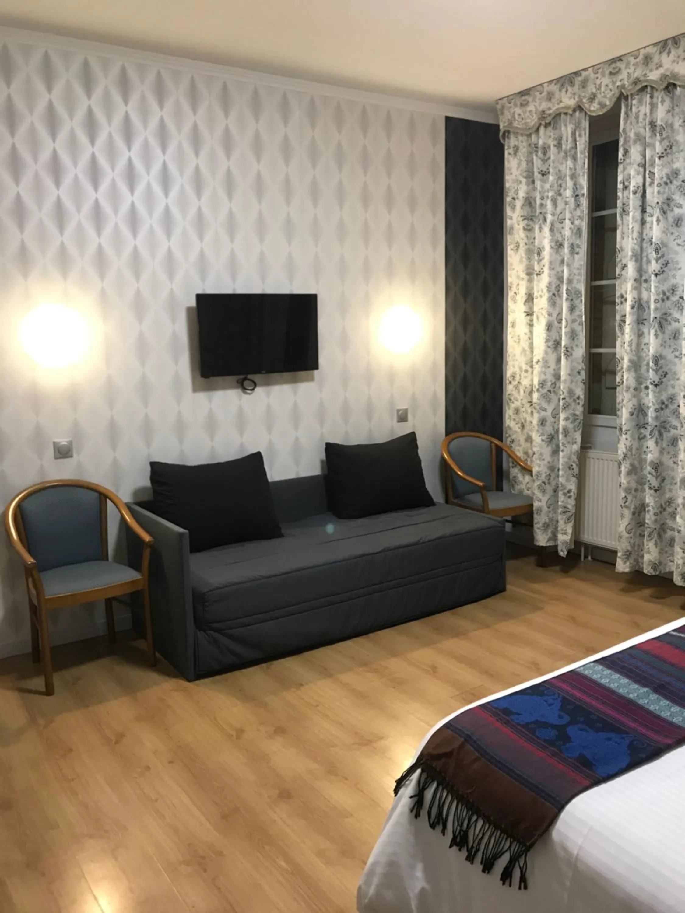 Photo of the whole room, Bed in Logis Hôtel L'Arche de Noé