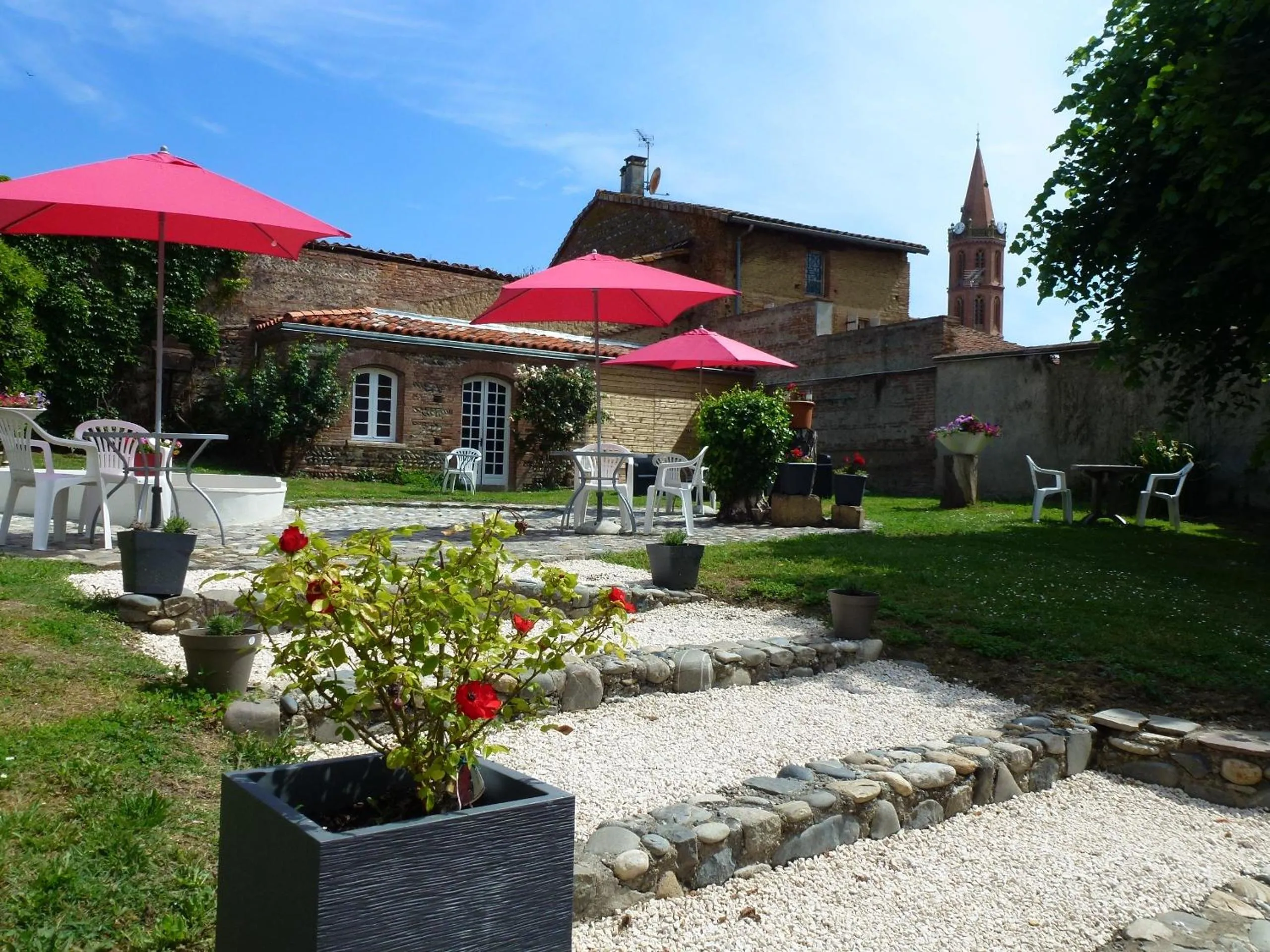 Garden in Logis Hôtel L'Arche de Noé