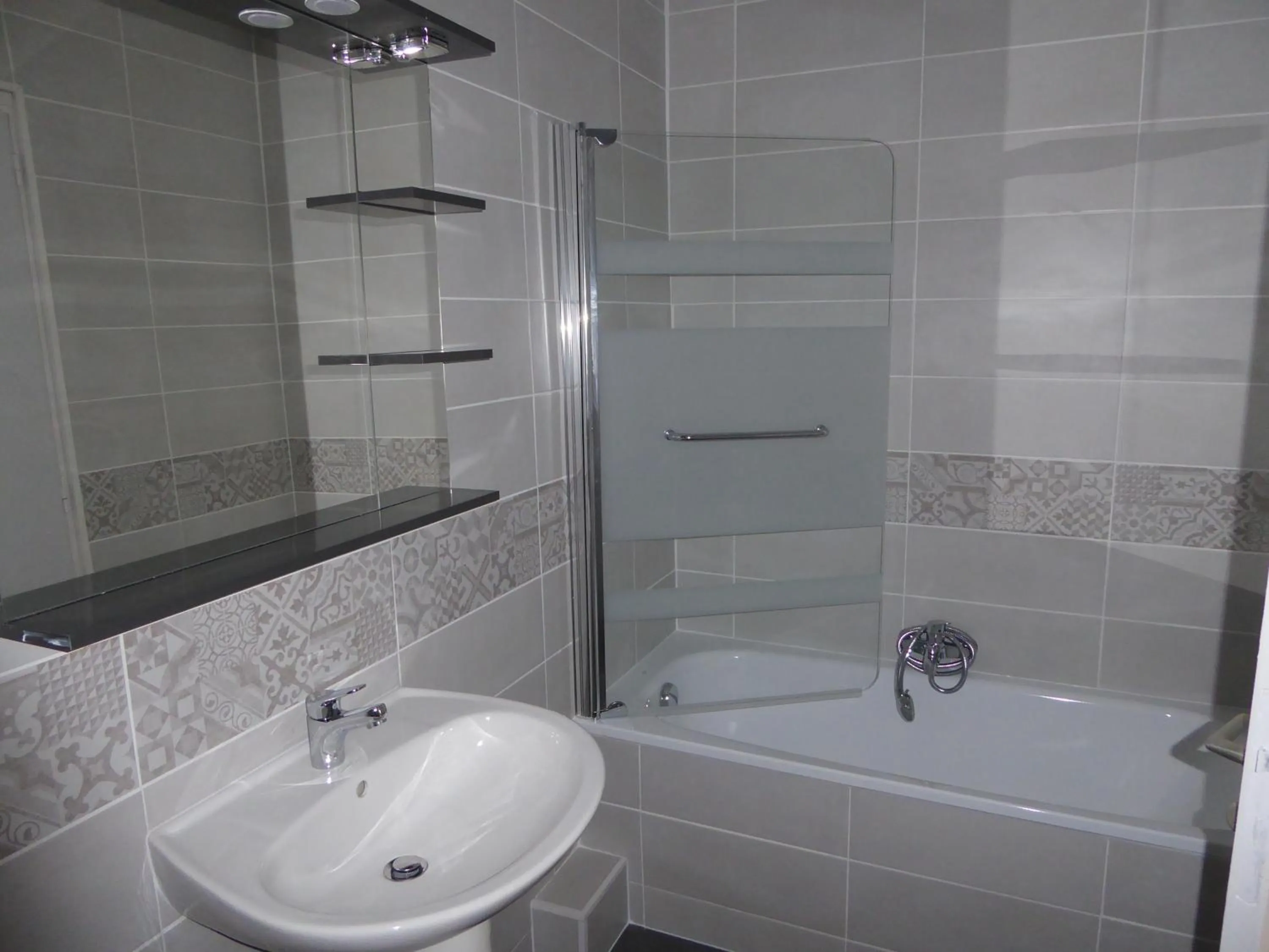 Bathroom in Logis Hôtel L'Arche de Noé