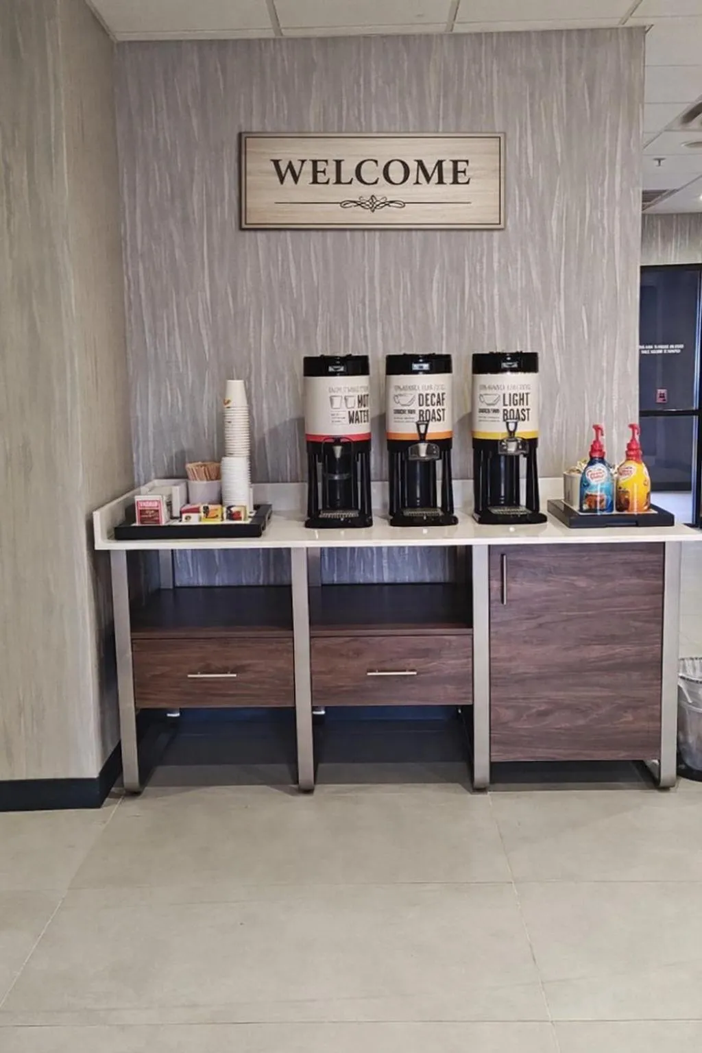 Coffee/tea facilities in Hampton Inn & Suites Houston Rosenberg