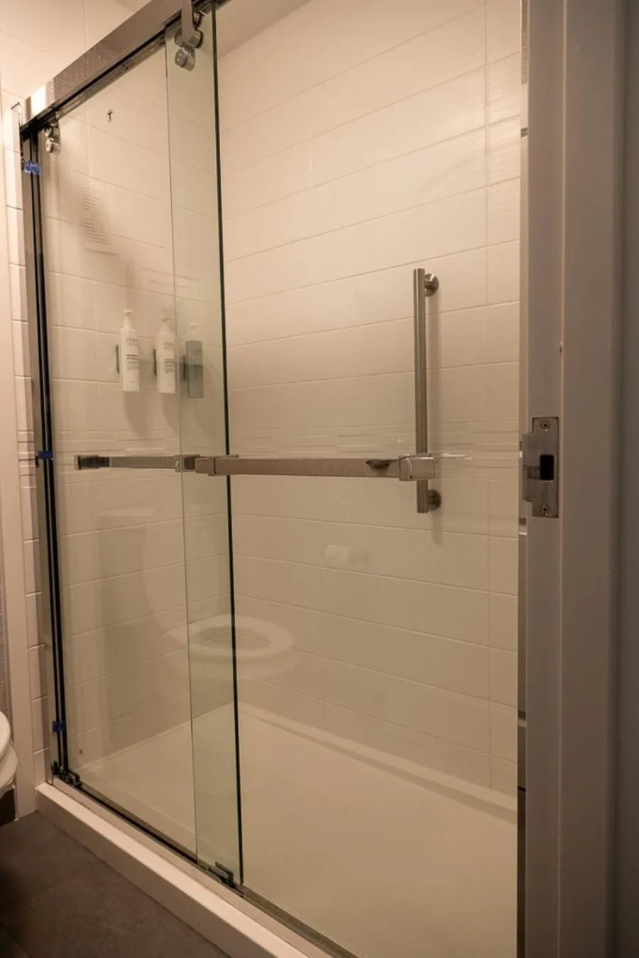 Shower in Hampton Inn & Suites Houston Rosenberg