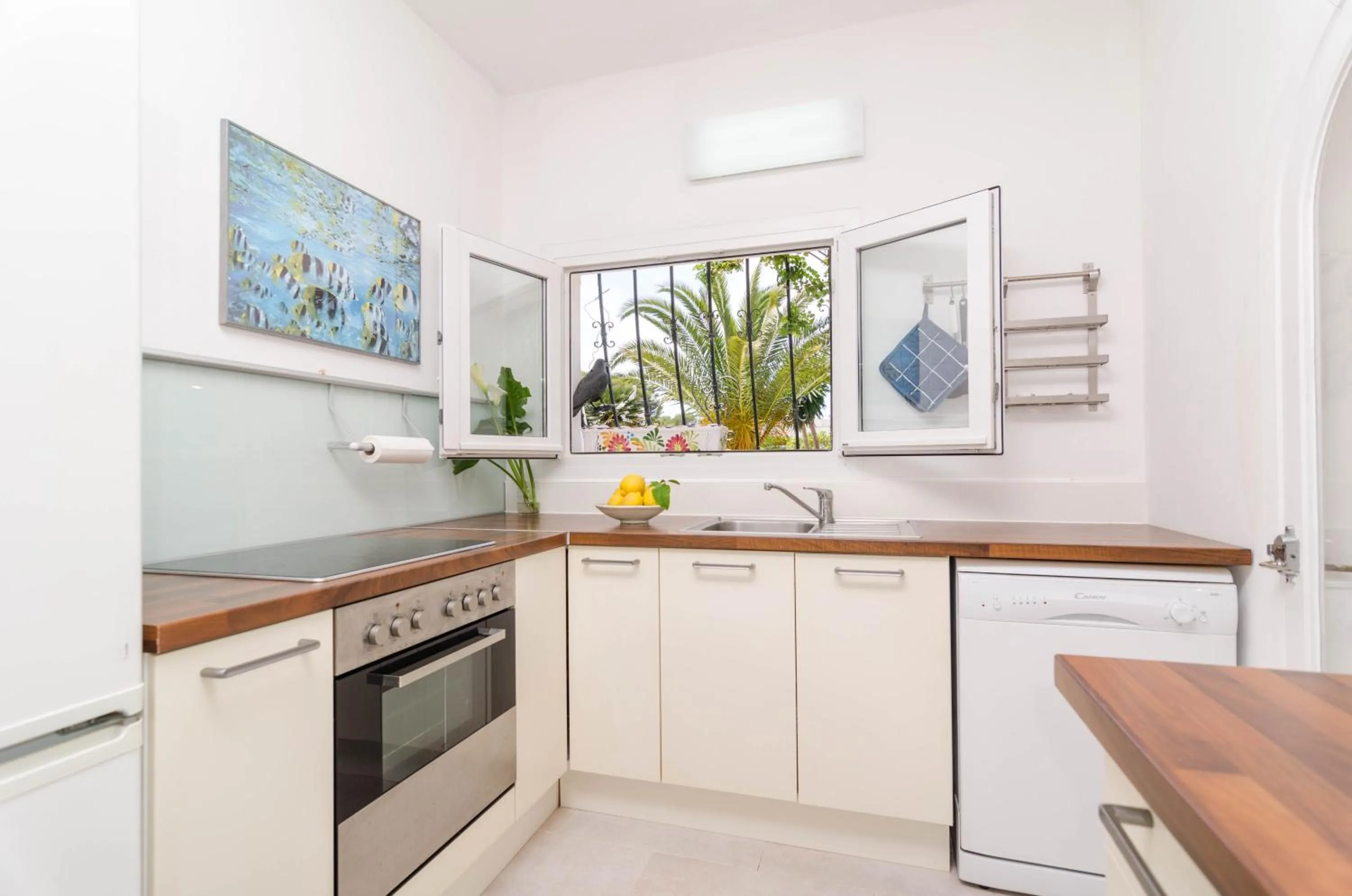 Kitchen or kitchenette in Villa Cala Esmeralda