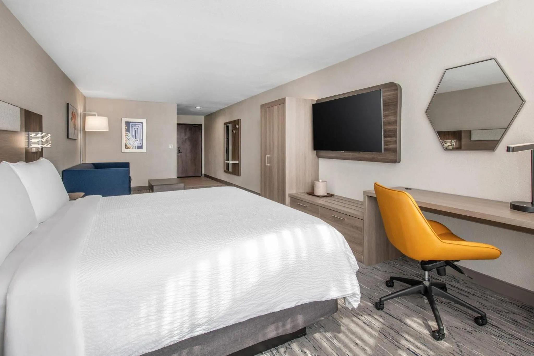 Photo of the whole room, Bed in Holiday Inn Express San Diego - Sorrento Valley by IHG