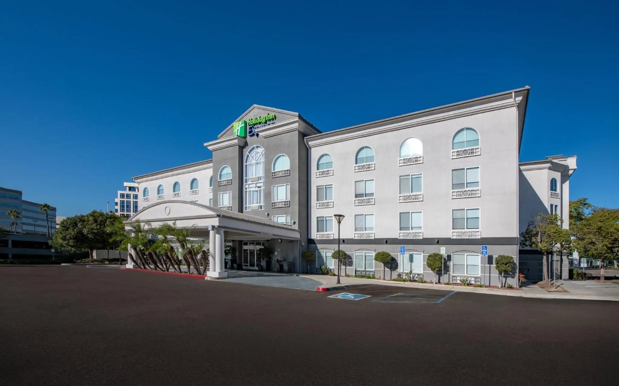 Property building in Holiday Inn Express San Diego - Sorrento Valley by IHG
