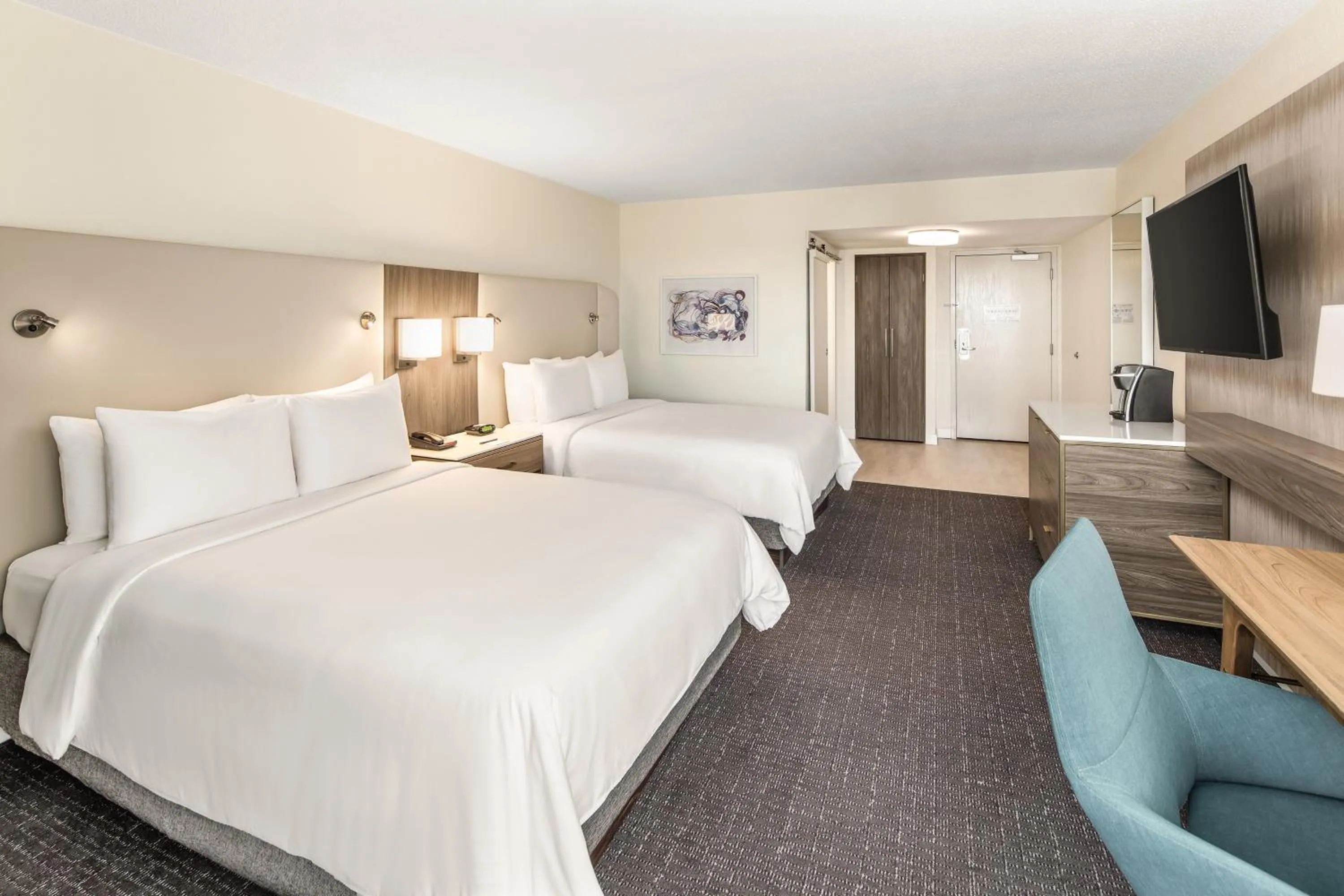 Photo of the whole room, Bed in Crowne Plaza Orlando - Lake Buena Vista by IHG