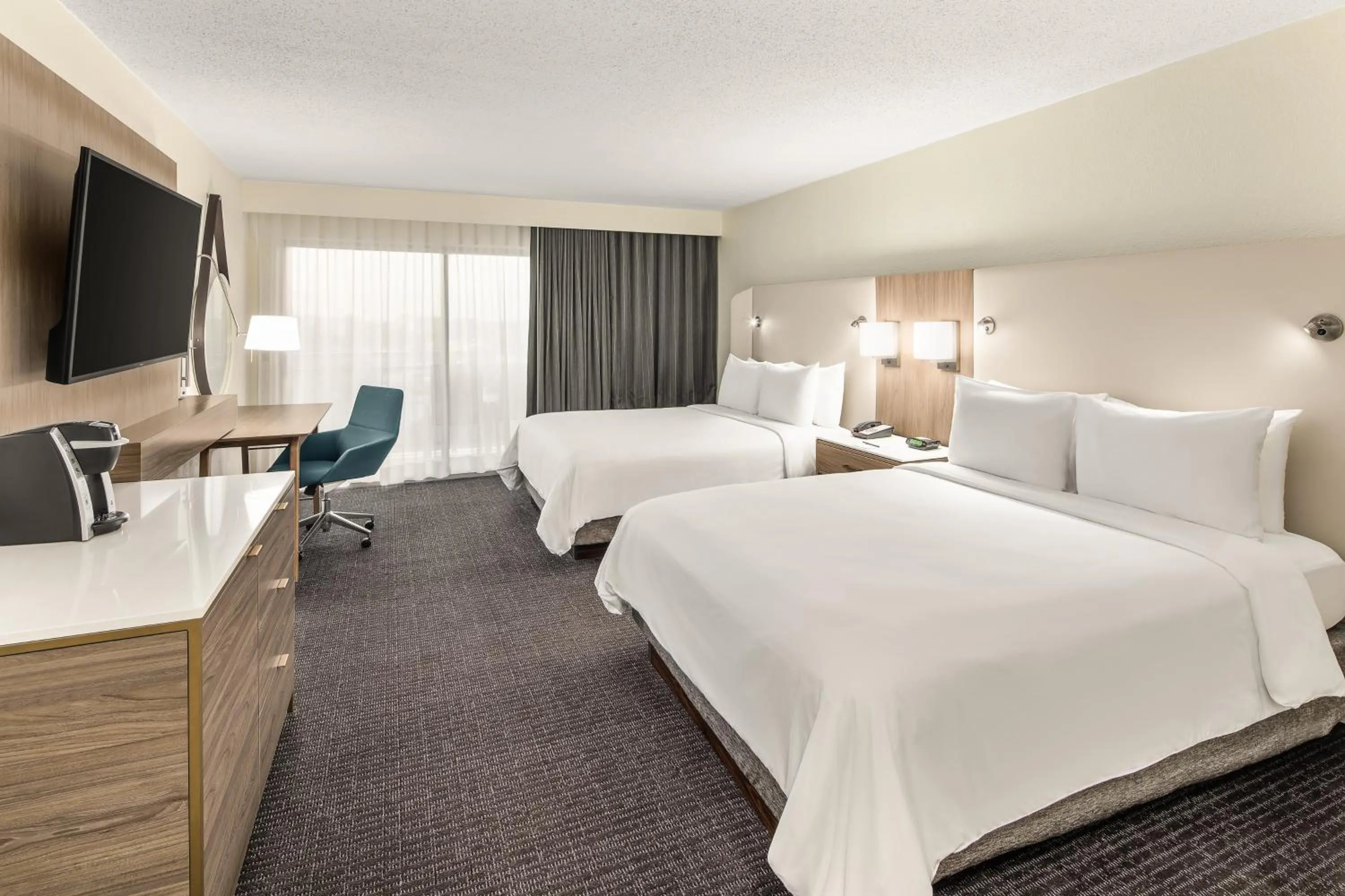 Photo of the whole room, Bed in Crowne Plaza Orlando - Lake Buena Vista by IHG