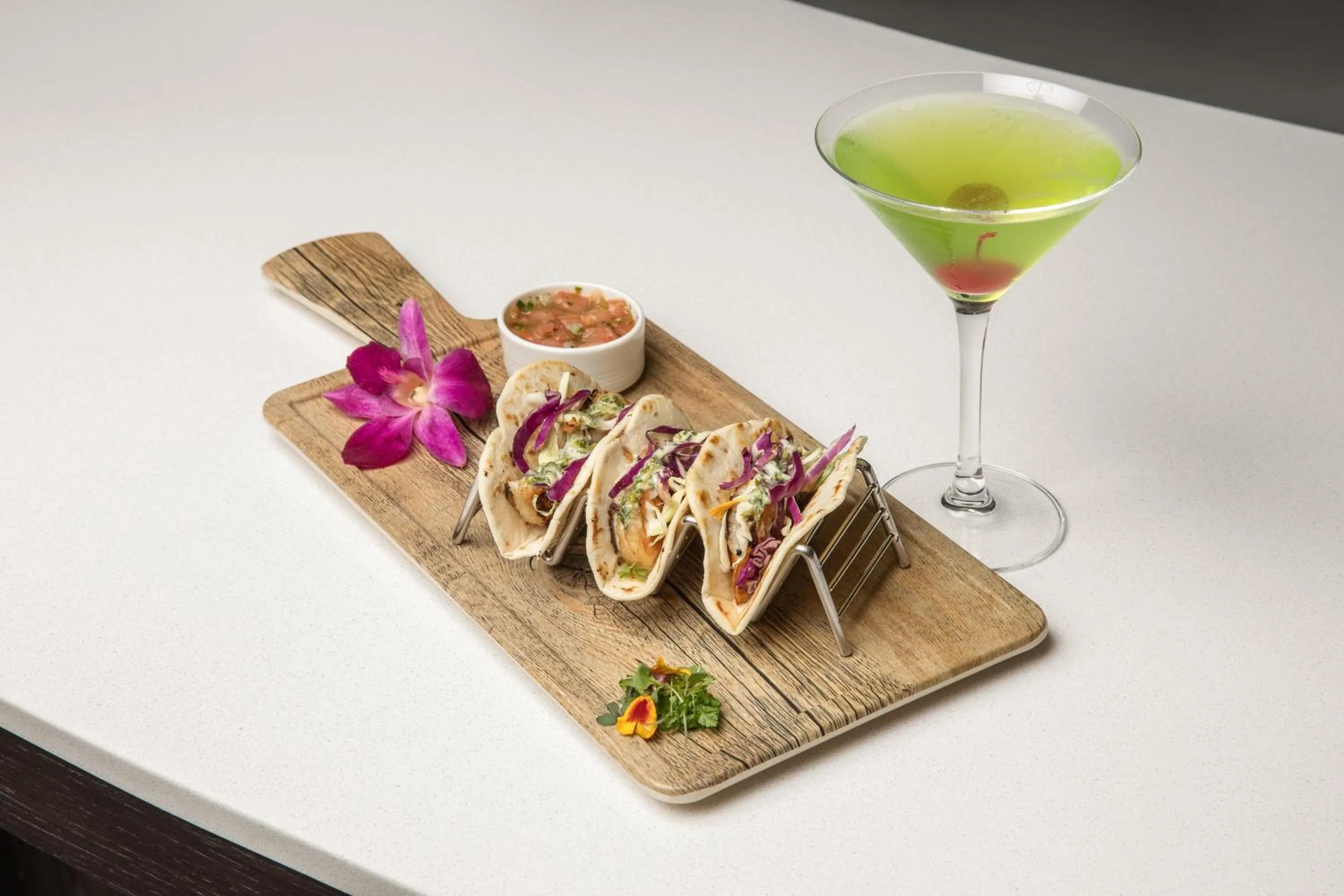 Lounge or bar in Crowne Plaza Orlando - Lake Buena Vista by IHG