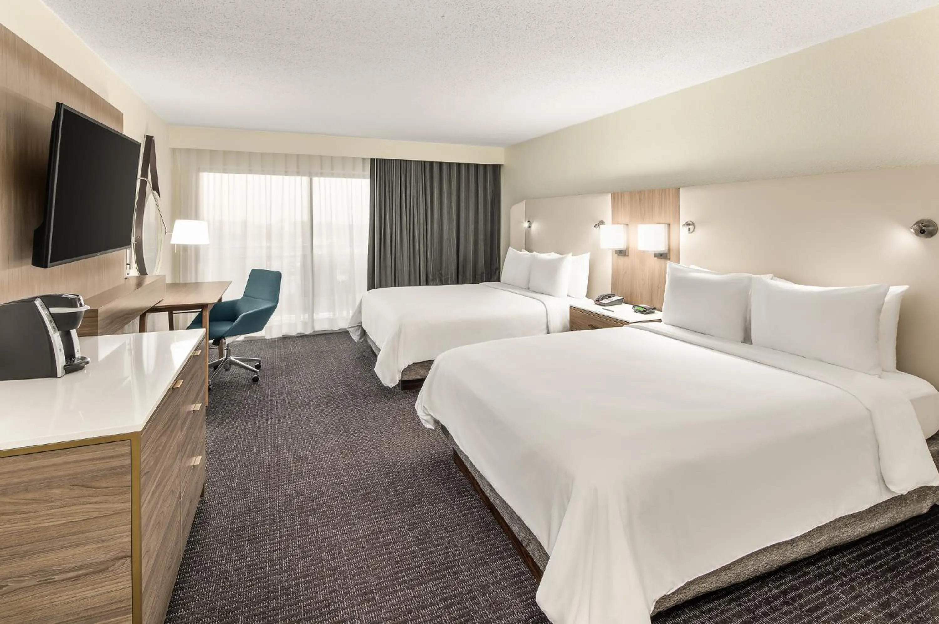 TV and multimedia, Bed in Crowne Plaza Orlando - Lake Buena Vista by IHG
