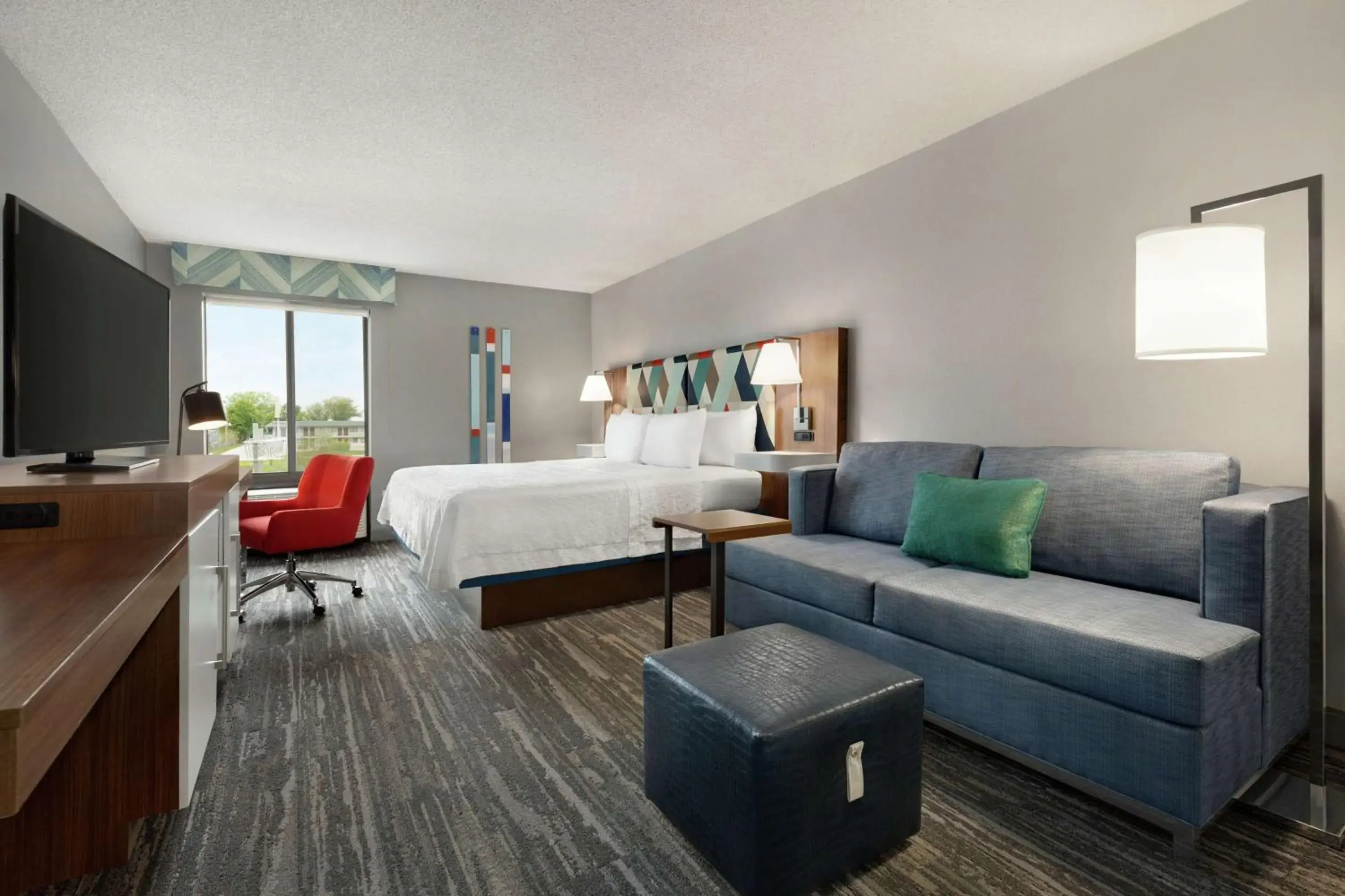 King Room with Sofa Bed and Study - Non-Smoking in Hampton Inn Kansas City Blue Springs King Room with Sofa Bed and Study - Non-Smoking in Hampton Inn Kansas City Blue Springs