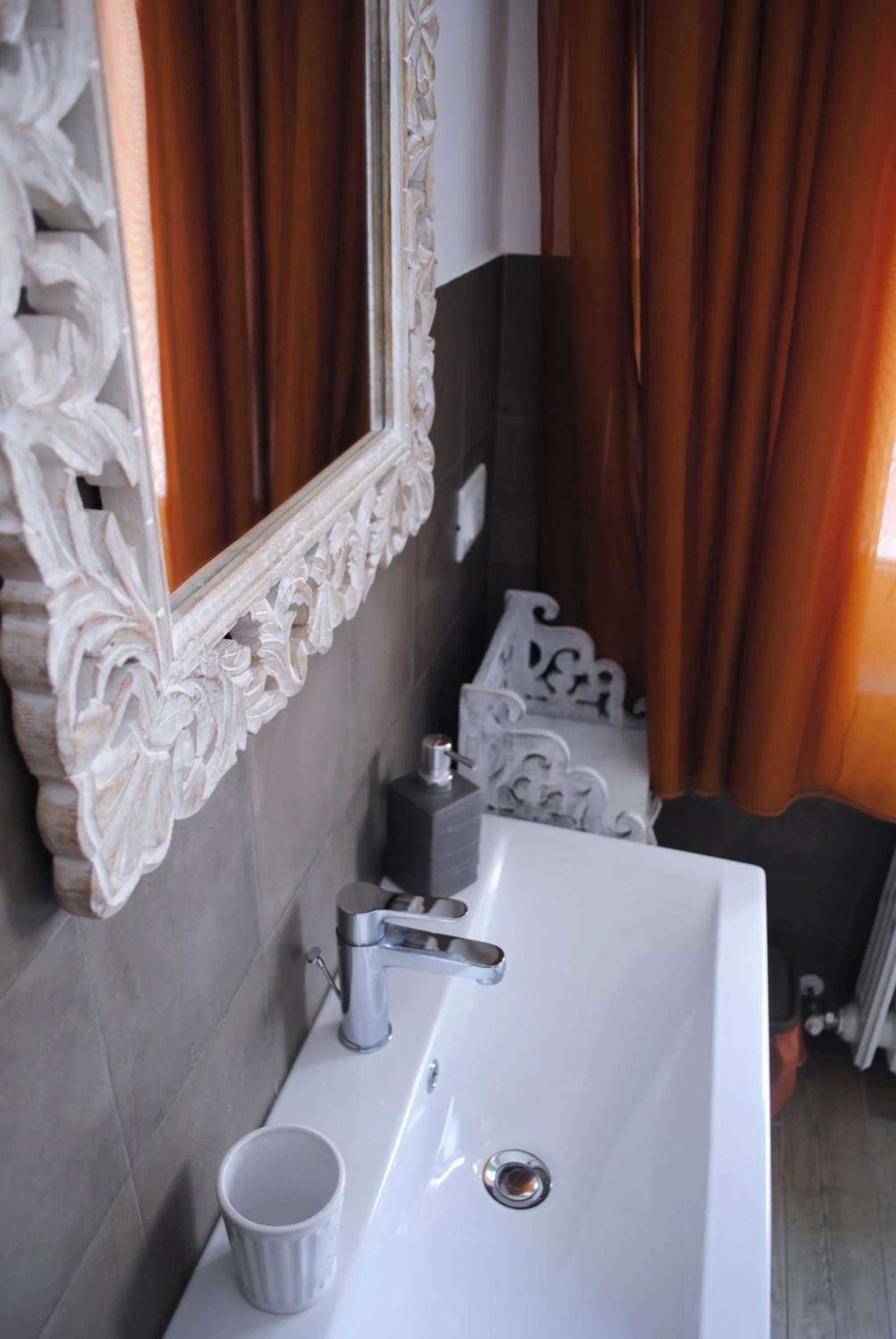 Bathroom, Bed in Festina Lente B&B