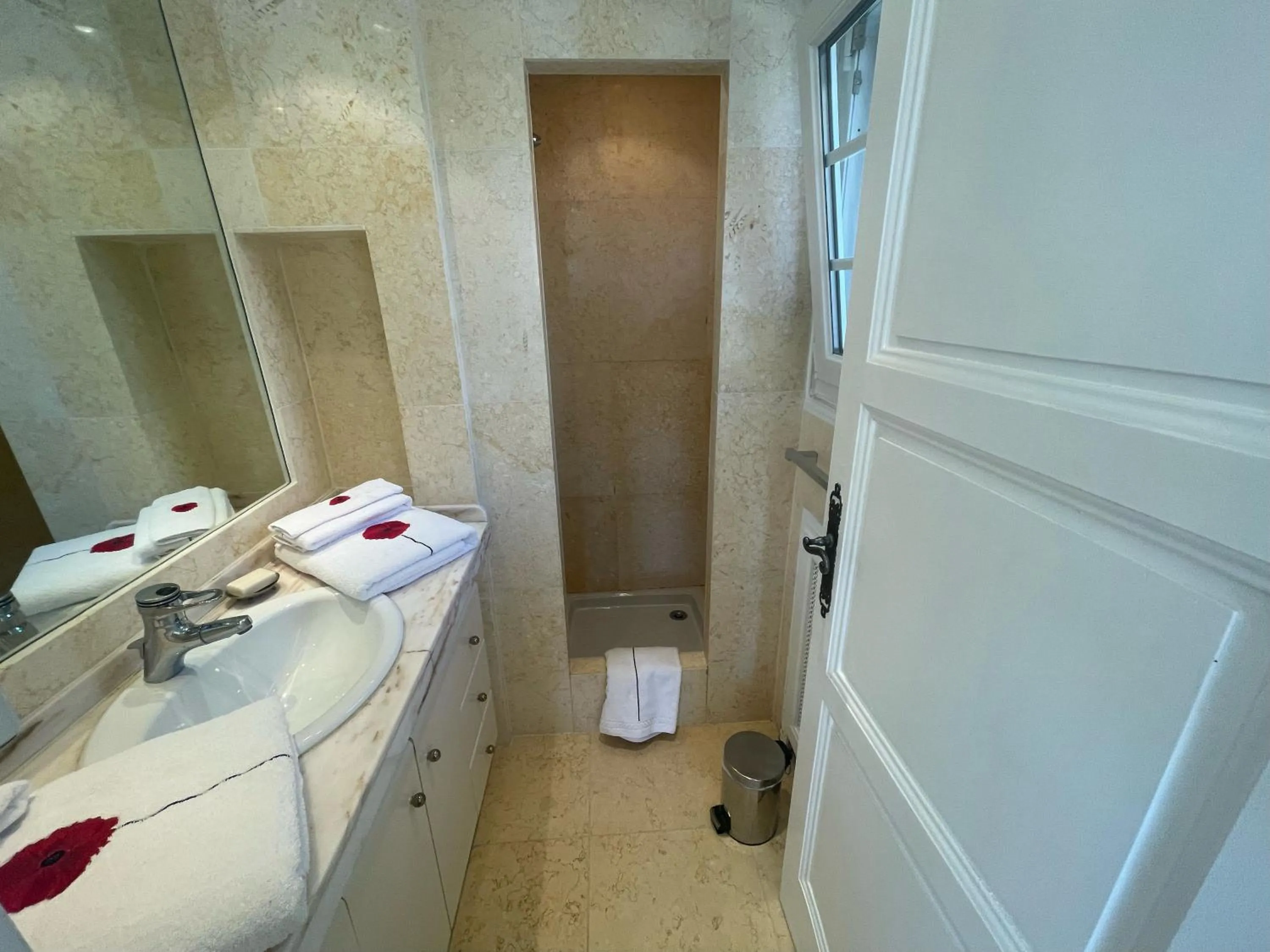 Shower in La Bergerie B&B