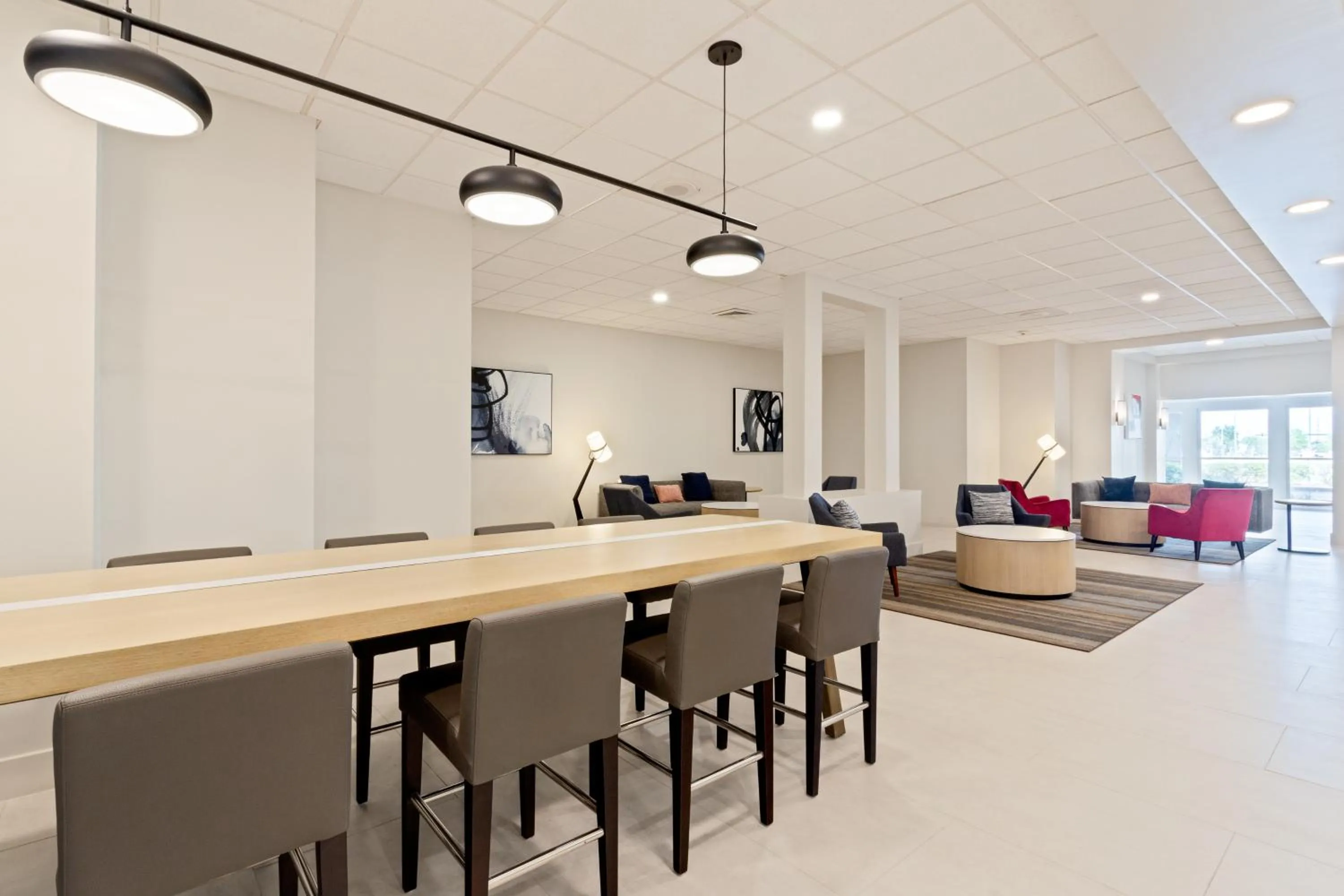 Lobby or reception in Holiday Inn & Suites Across from Universal Orlando by IHG