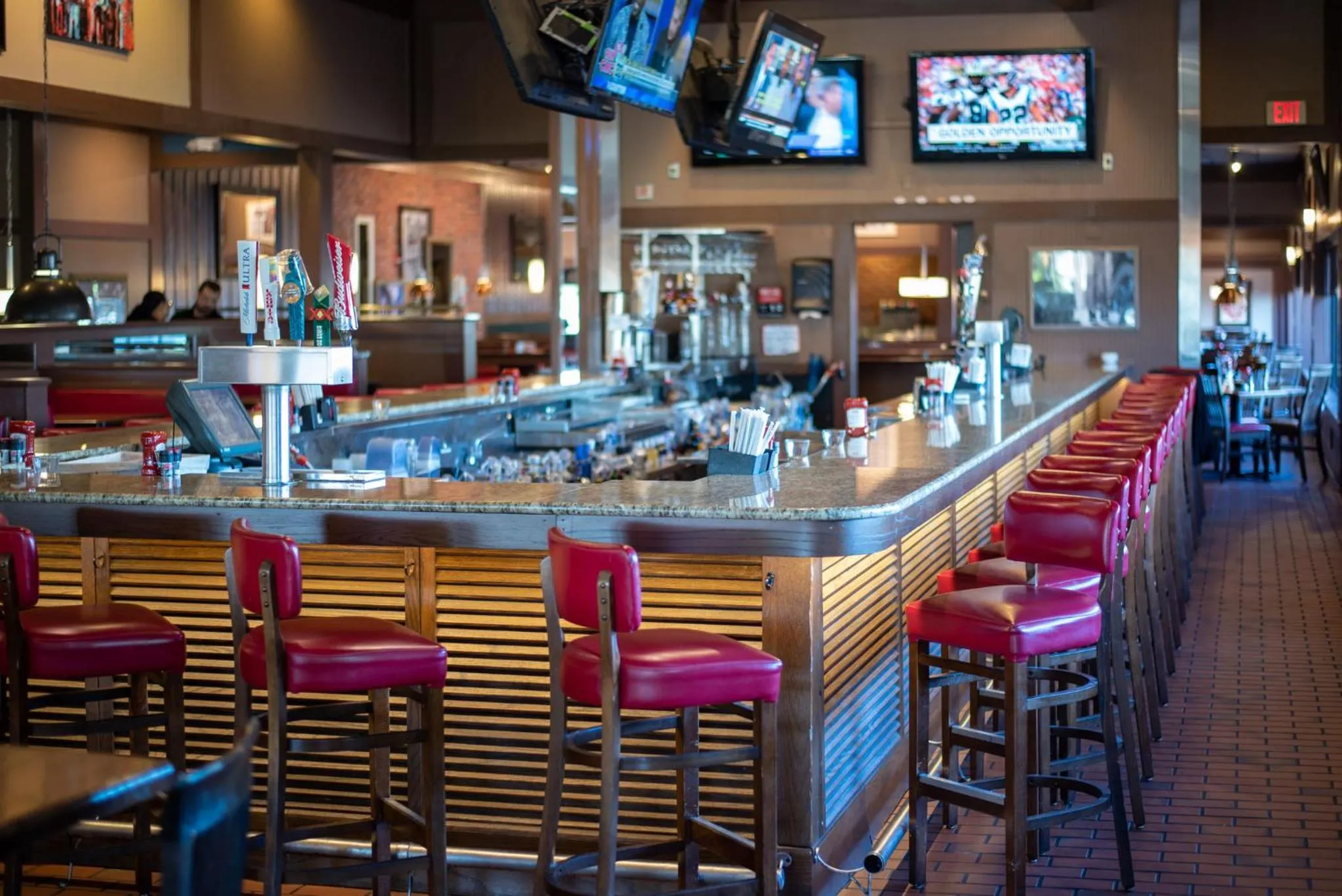 Lounge or bar in Holiday Inn & Suites Across from Universal Orlando by IHG