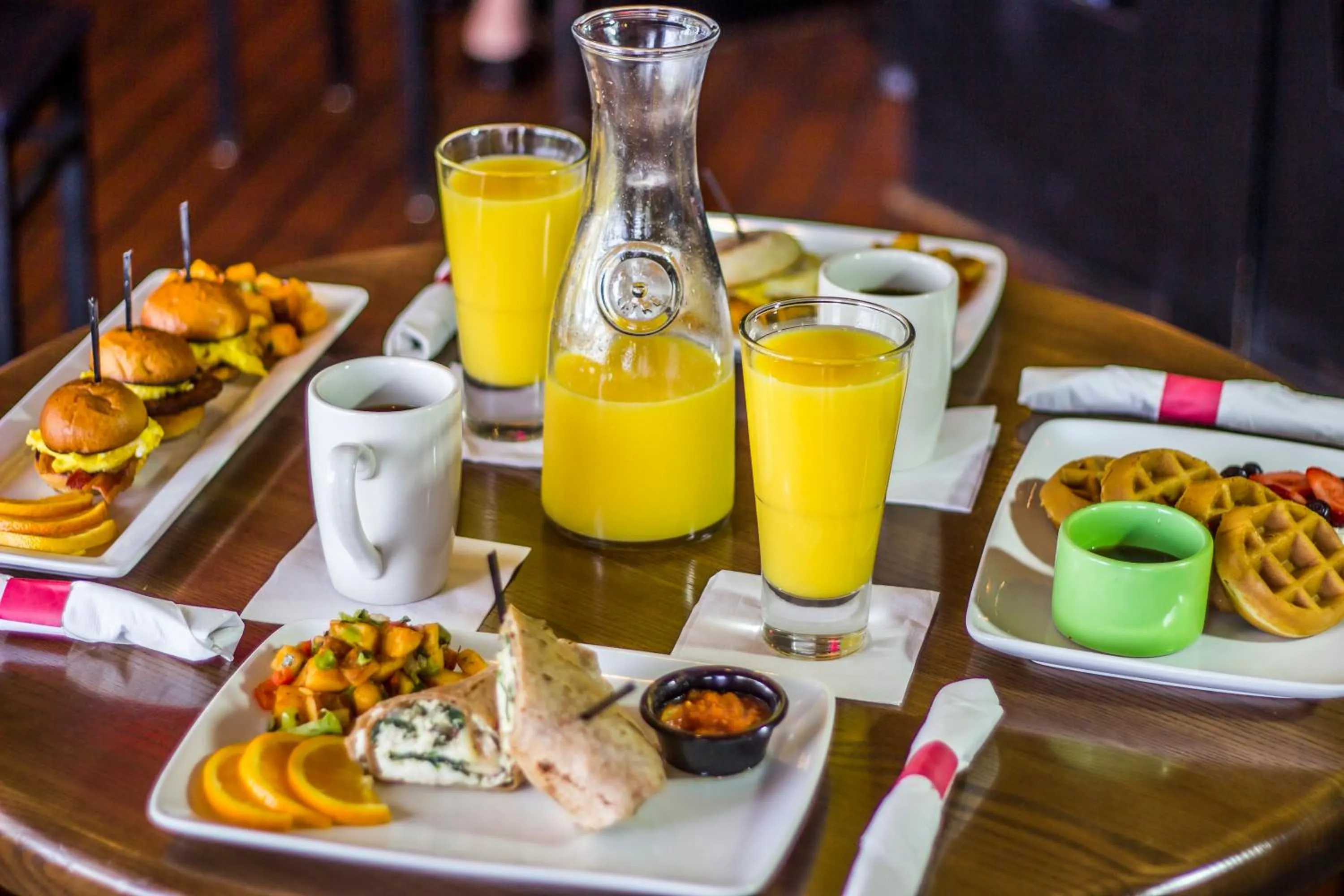 Restaurant/places to eat in Holiday Inn & Suites Across from Universal Orlando by IHG