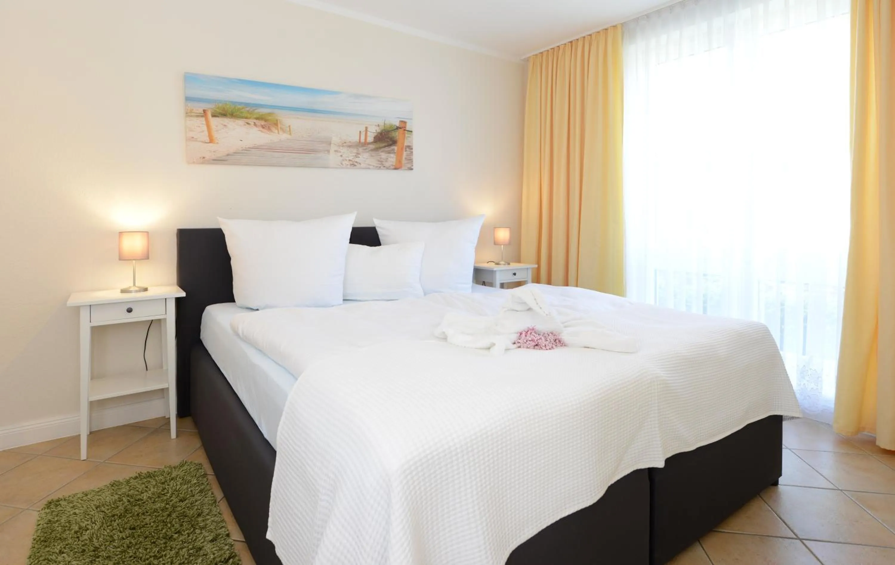 Photo of the whole room, Bed in Hotelanlage Tarnewitzer Hof