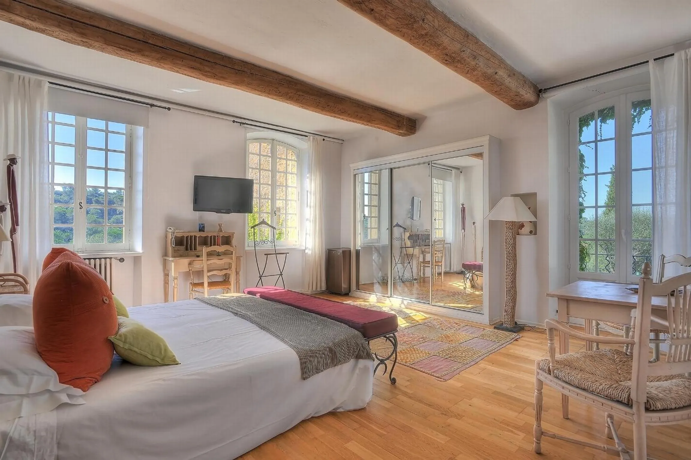 Photo of the whole room in Le Manoir de L'Étang