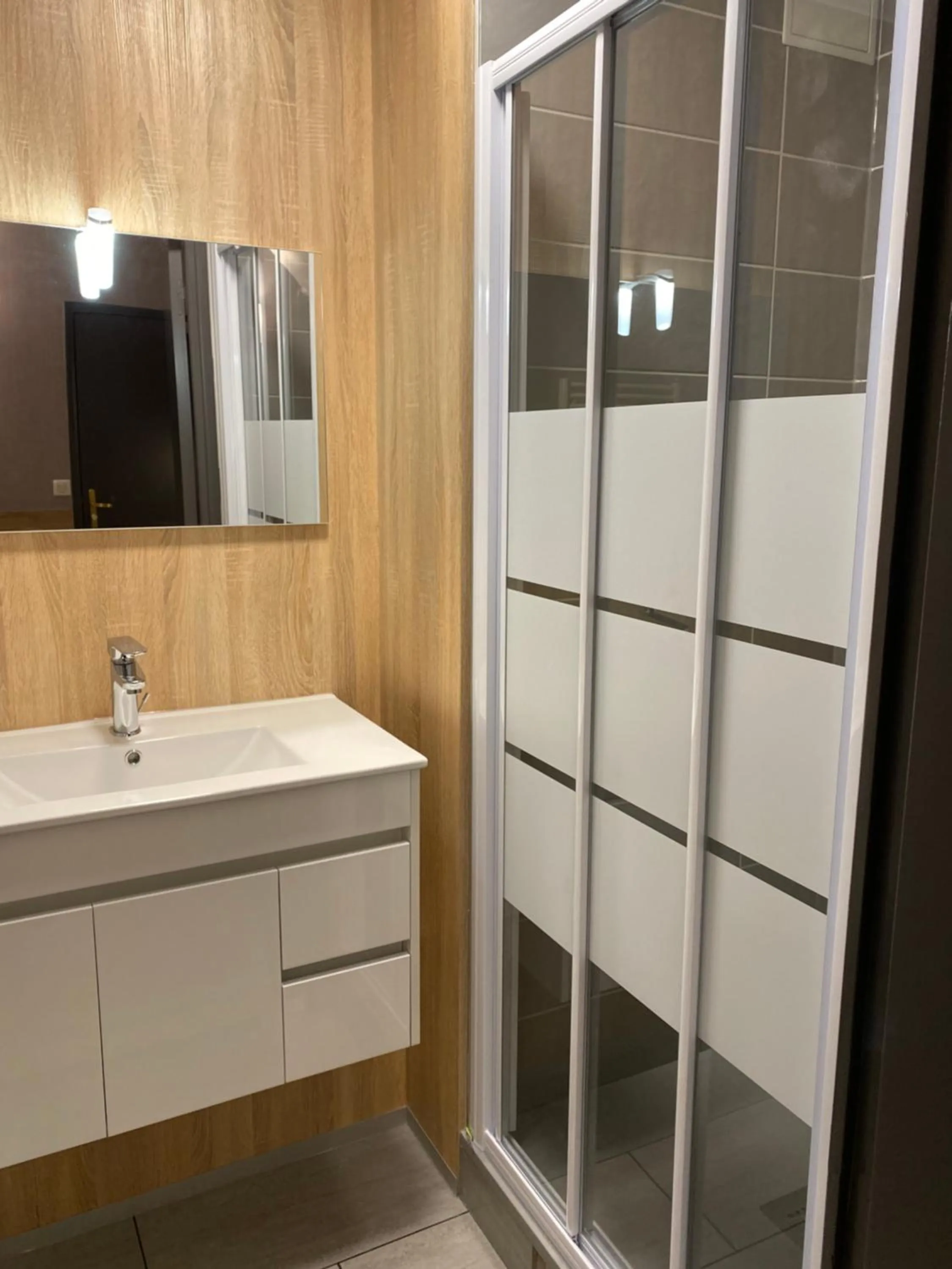 Bathroom in LOGIS - Hôtel & Restaurant Saint Nicolas